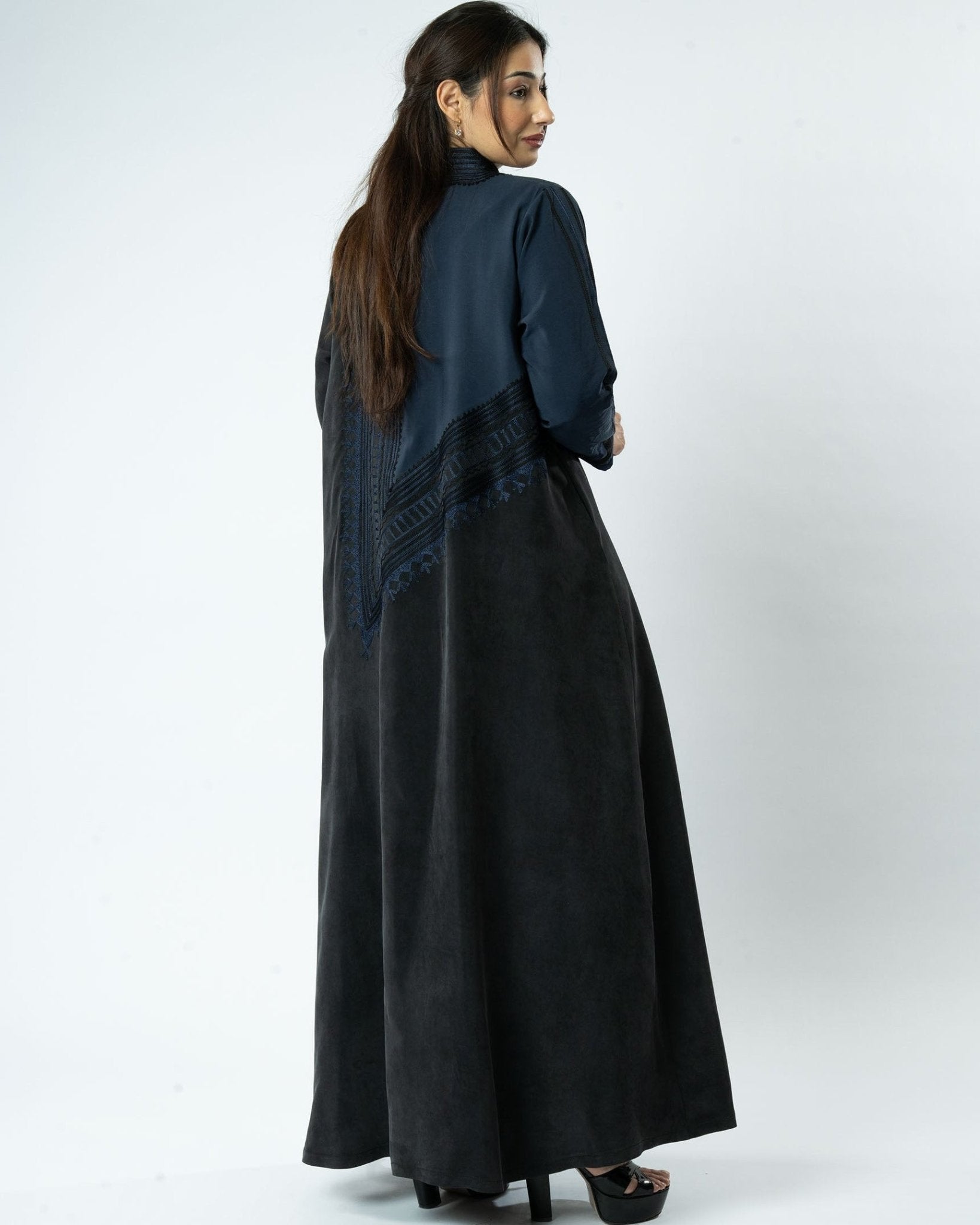 MRAAS2607 ABAYA - MRAISHA - MIRA Y MANO