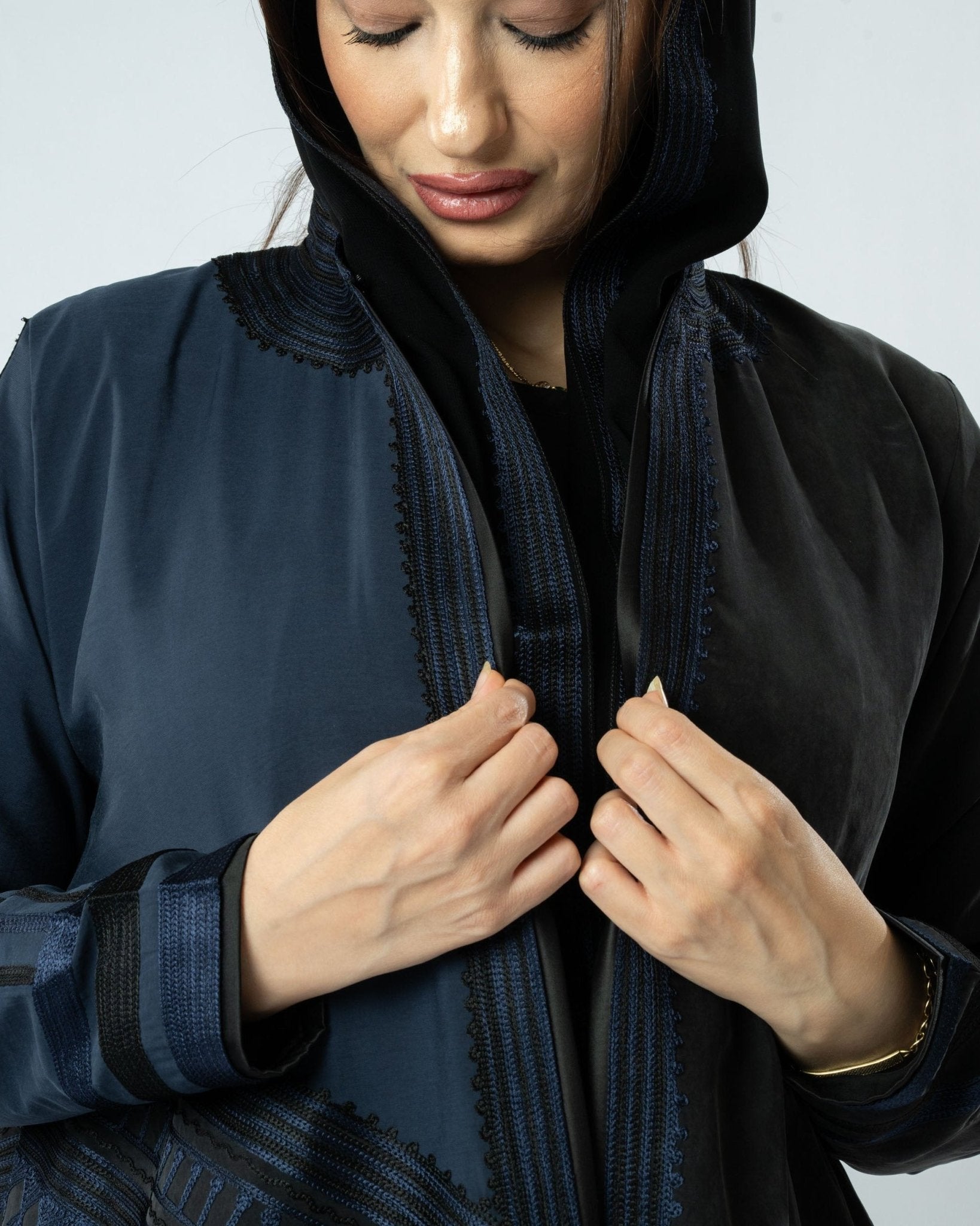 MRAAS2607 ABAYA - MRAISHA - MIRA Y MANO