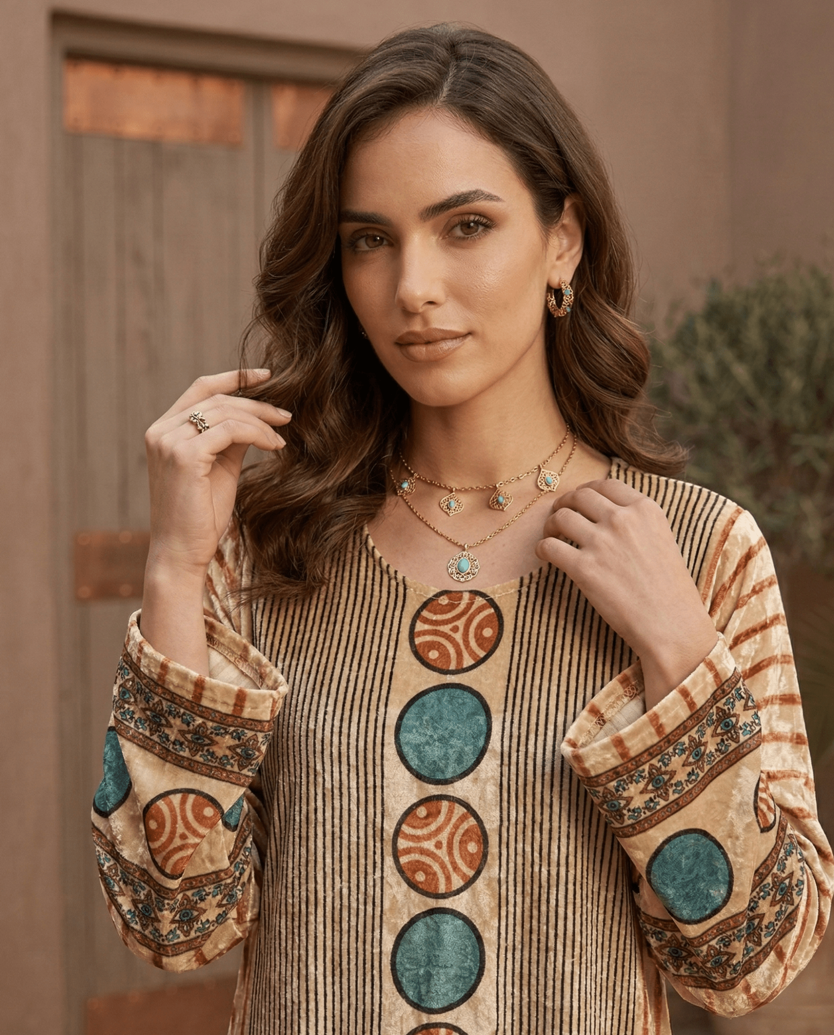 AW26MULV010 JALABIAH - MULAKAAT - MIRA Y MANO