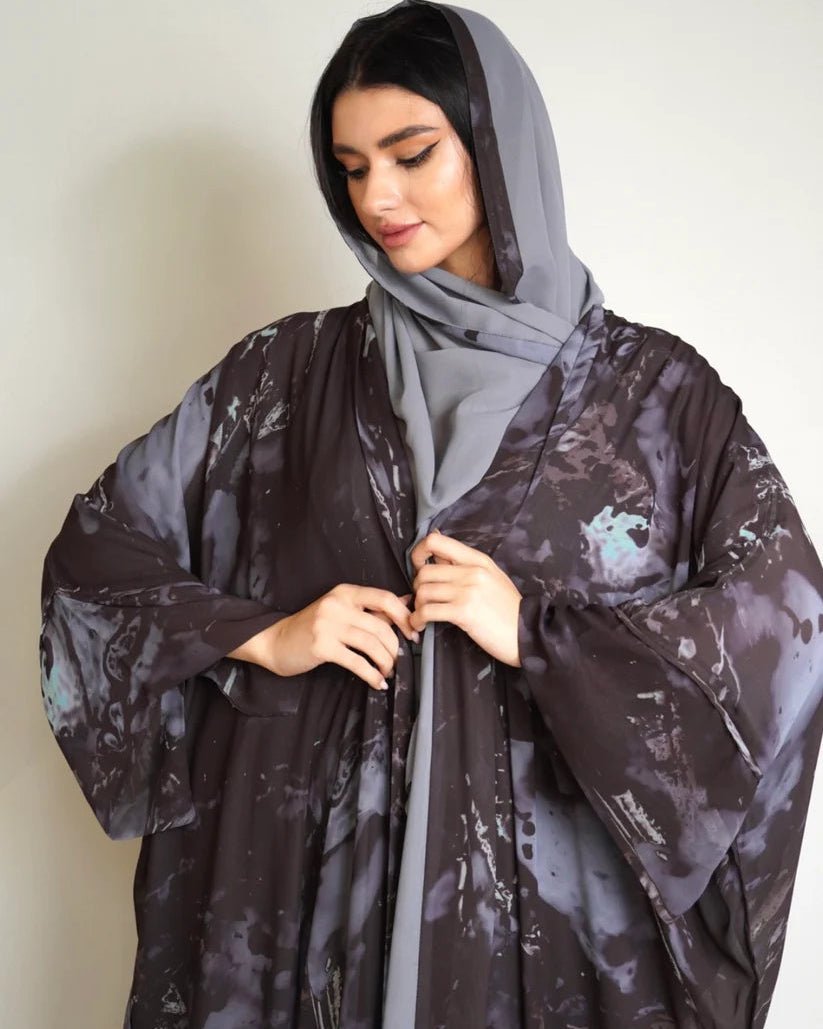 DARK ABAYA - NAKHLAH - MIRA Y MANO