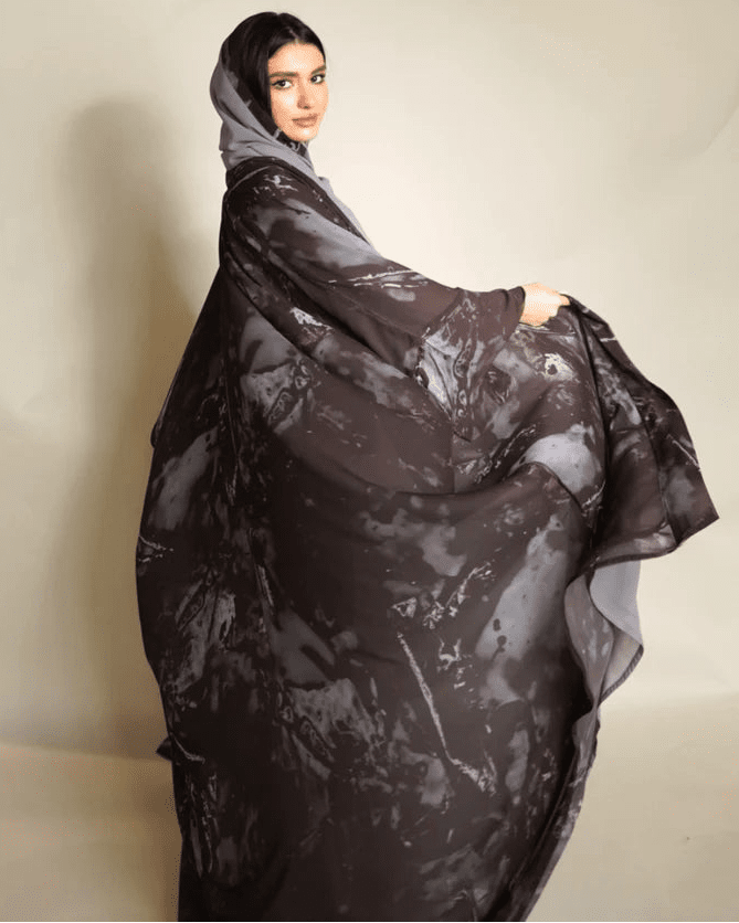 DARK ABAYA - NAKHLAH - MIRA Y MANO