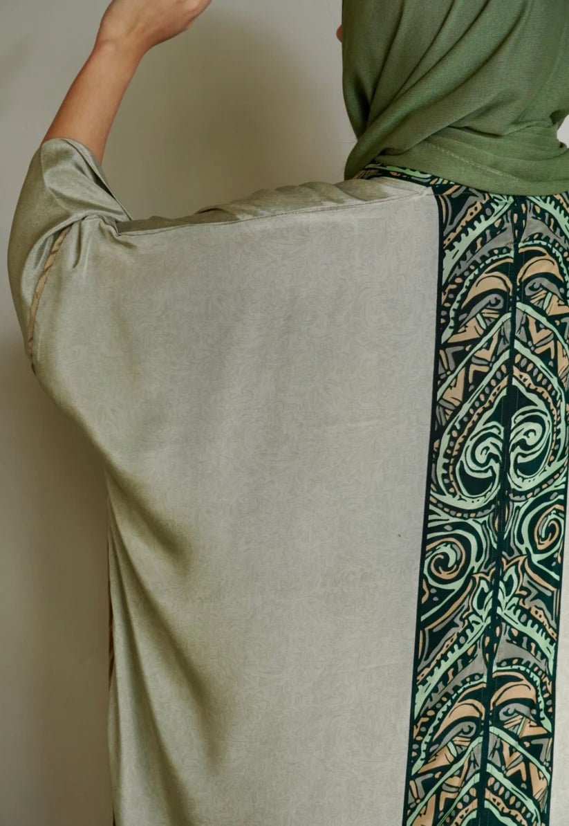 FLORAL ORANGE ABAYA - NAKHLAH - MIRA Y MANO