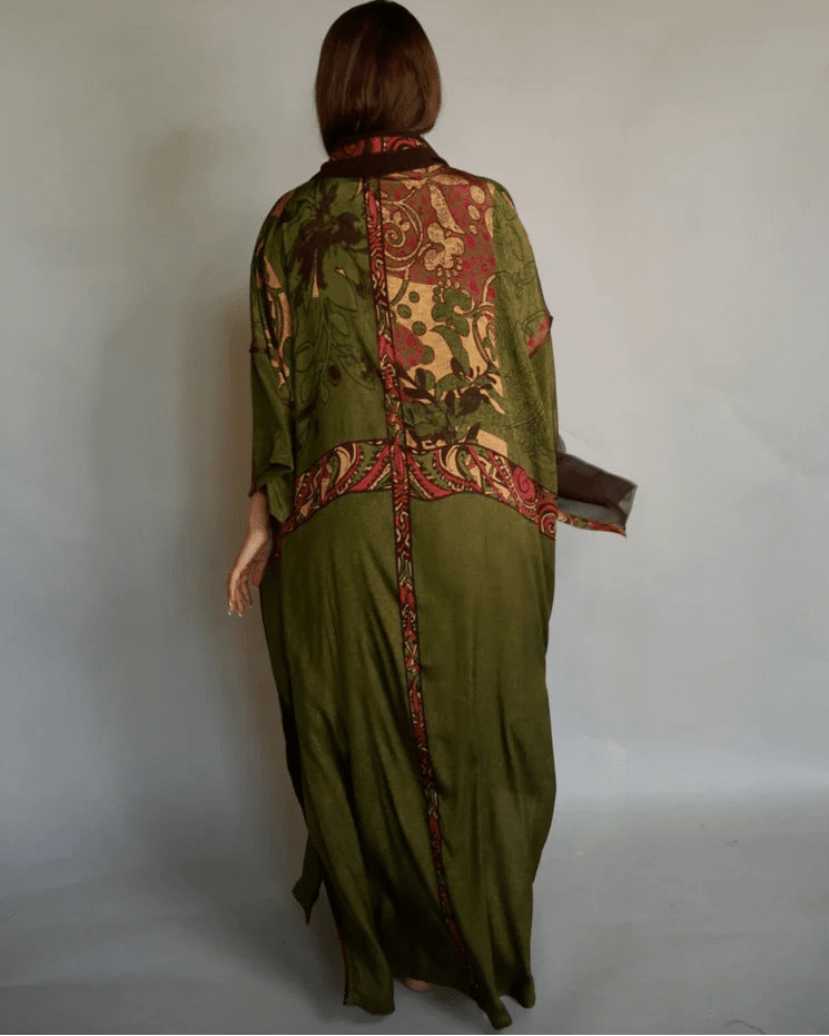 NAKHLAH OLIVE ABAYA - NAKHLAH - MIRA Y MANO