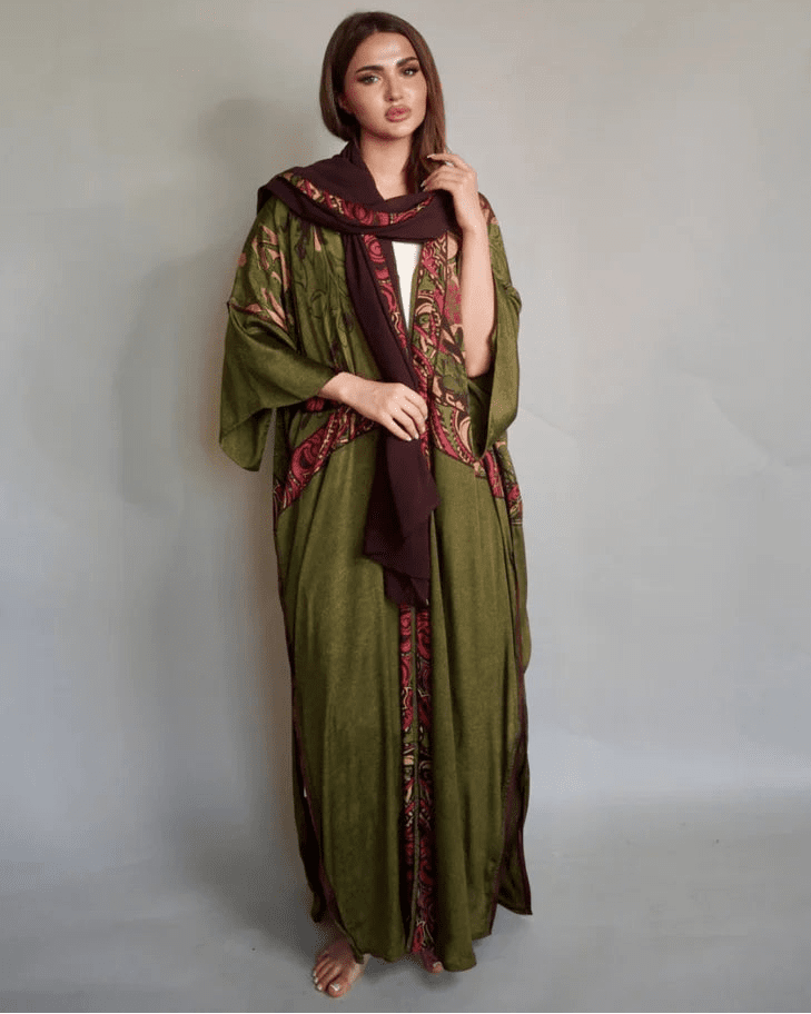 NAKHLAH OLIVE ABAYA - NAKHLAH - MIRA Y MANO