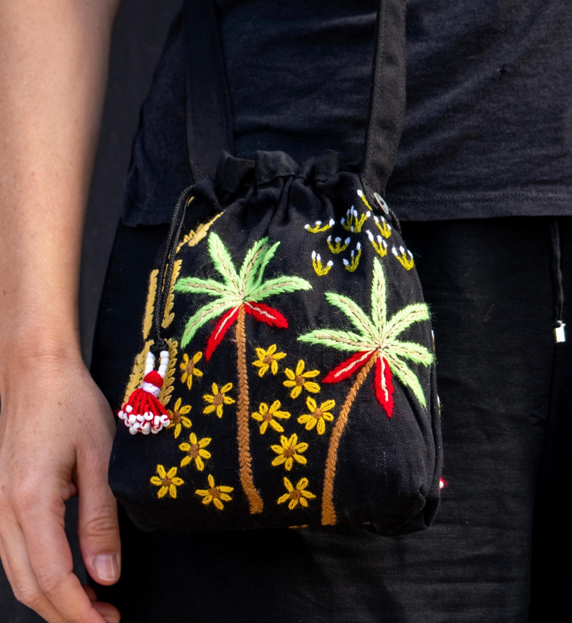 B22 - N BAG - NEVIN ALTMANN - MIRA Y MANO