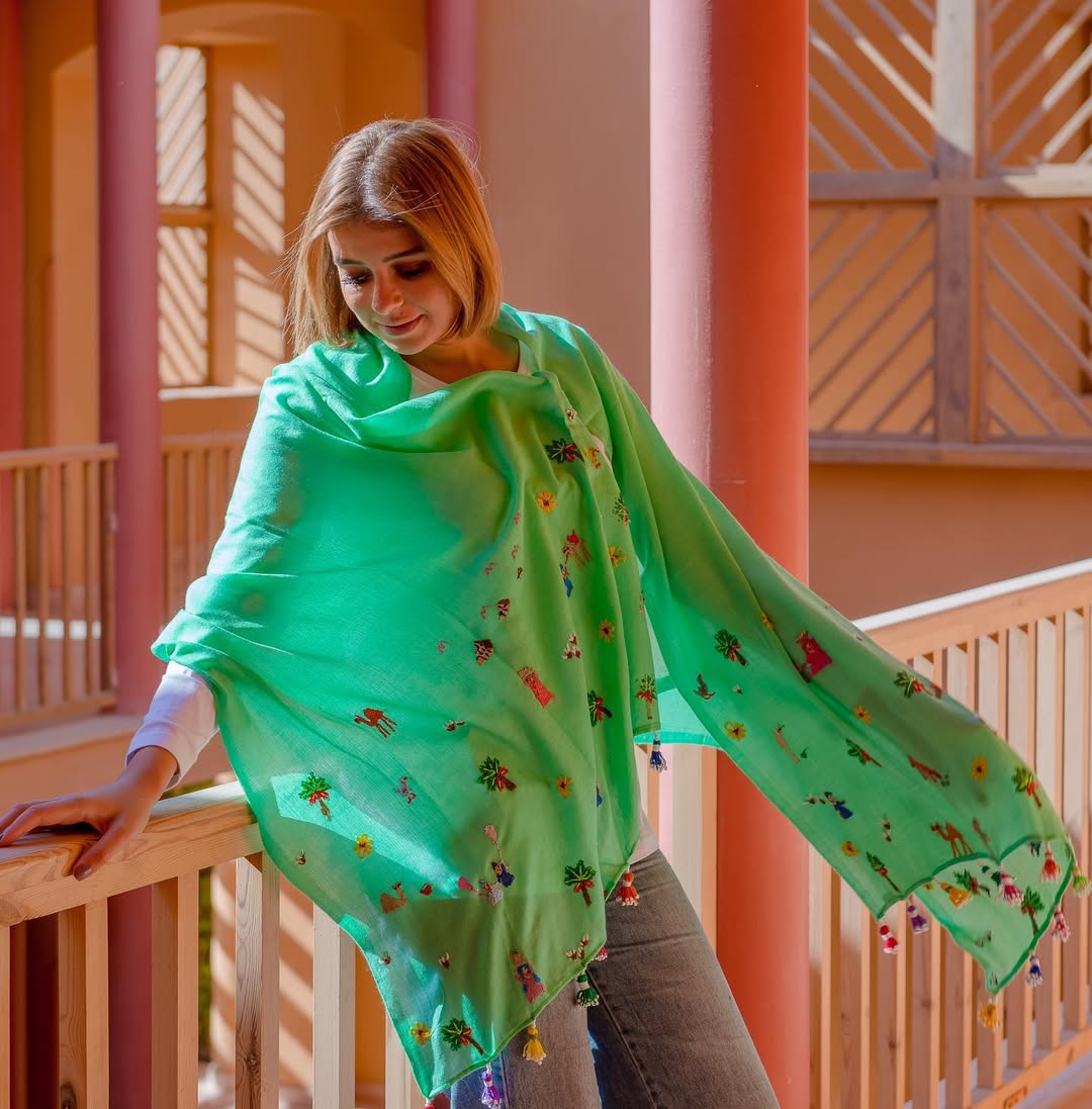 S16 - SG SCARF - NEVIN ALTMANN - MIRA Y MANO