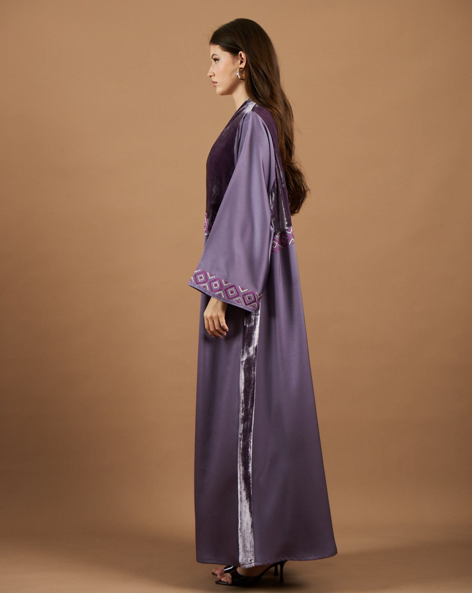 F 043 ABAYA - NM BOUTIQUE - MIRA Y MANO