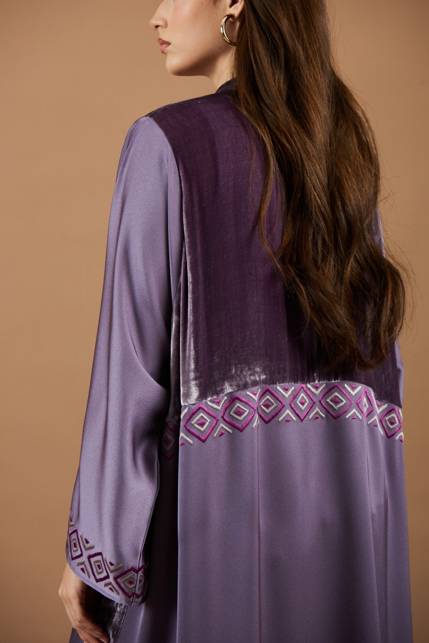 F 043 ABAYA - NM BOUTIQUE - MIRA Y MANO