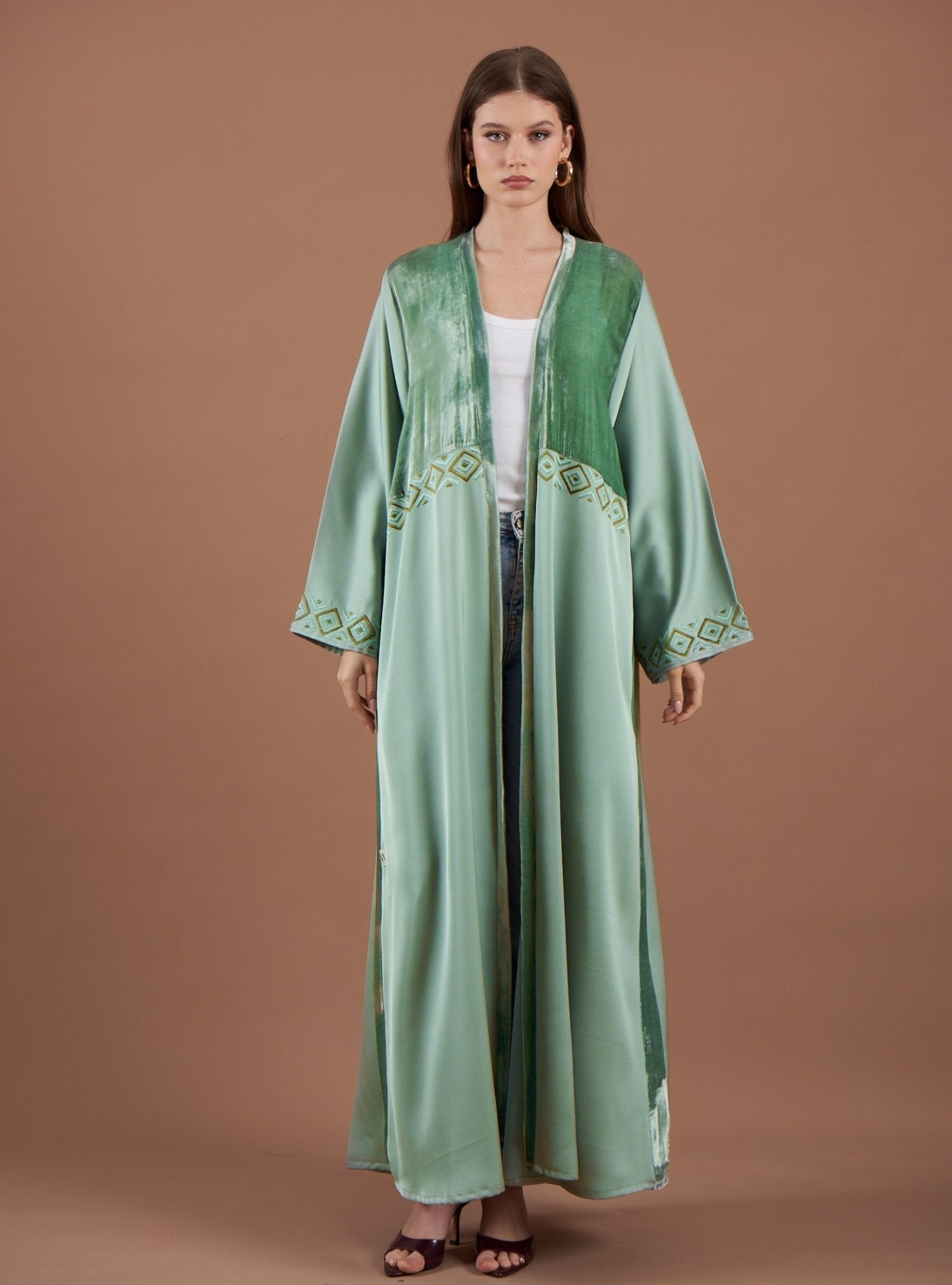 F 044 ABAYA - NM BOUTIQUE - MIRA Y MANO