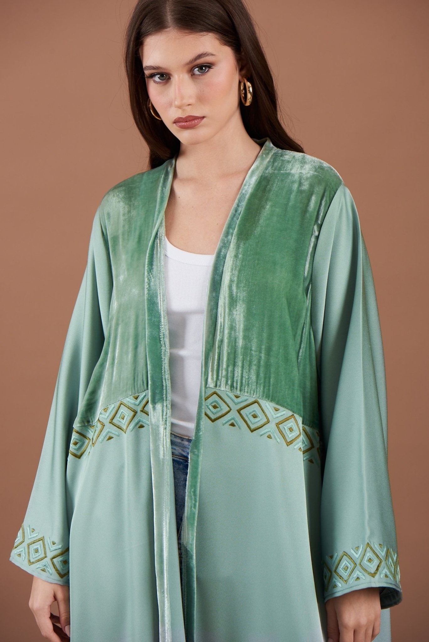 F 044 ABAYA - NM BOUTIQUE - MIRA Y MANO