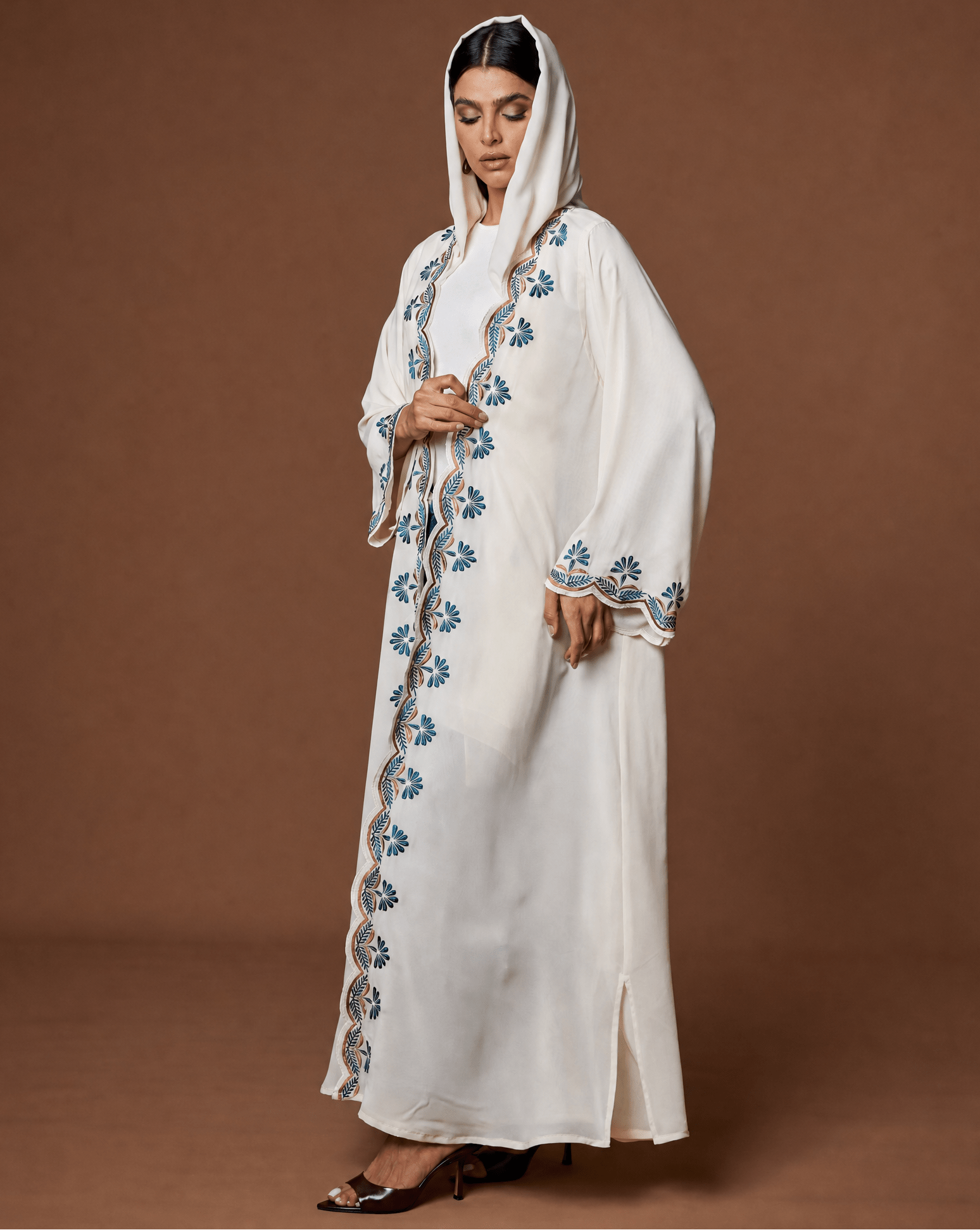 NM 604 BEIGE ABAYA - NM BOUTIQUE - MIRA Y MANO