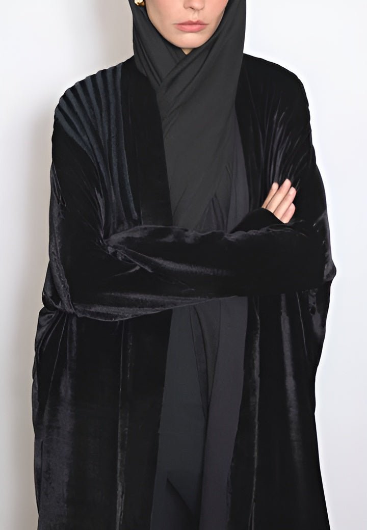 VELVET GLOVES - BLK ABAYA - NORA AL SHAIKH - MIRA Y MANO