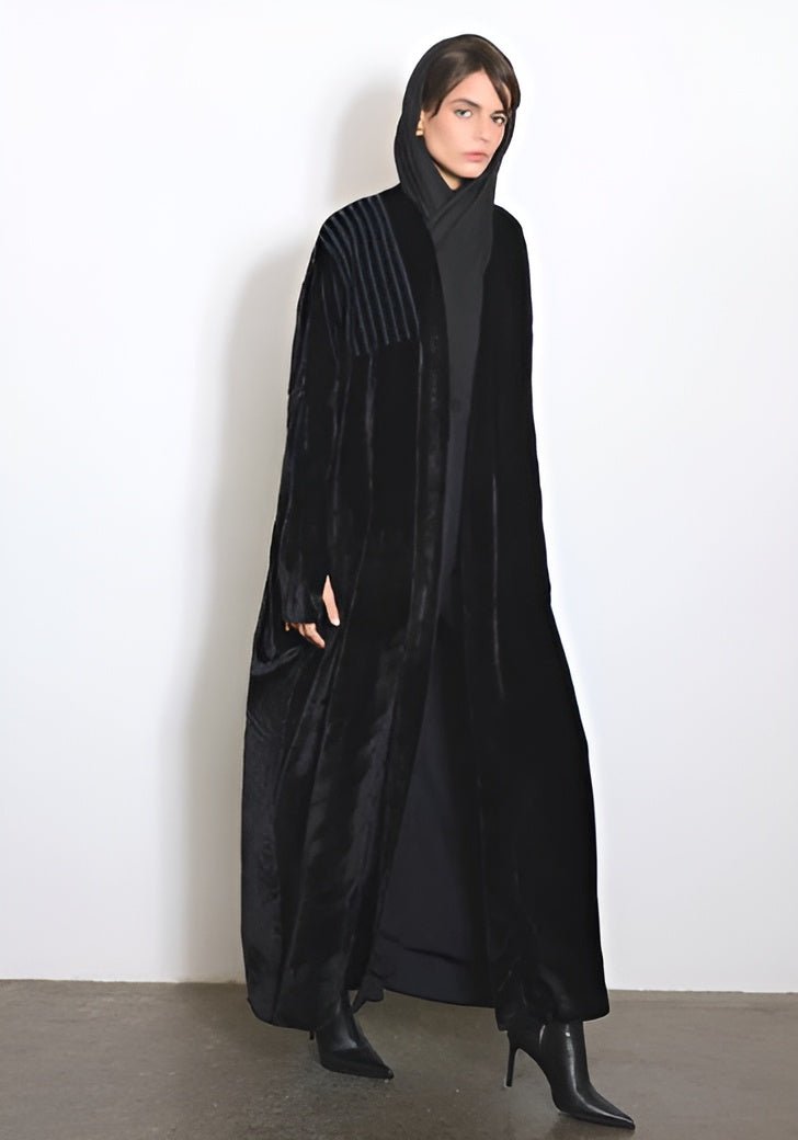 VELVET GLOVES - BLK ABAYA - NORA AL SHAIKH - MIRA Y MANO