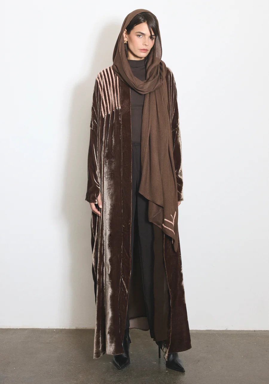 VELVET GLOVES - SB ABAYA - NORA AL SHAIKH - MIRA Y MANO
