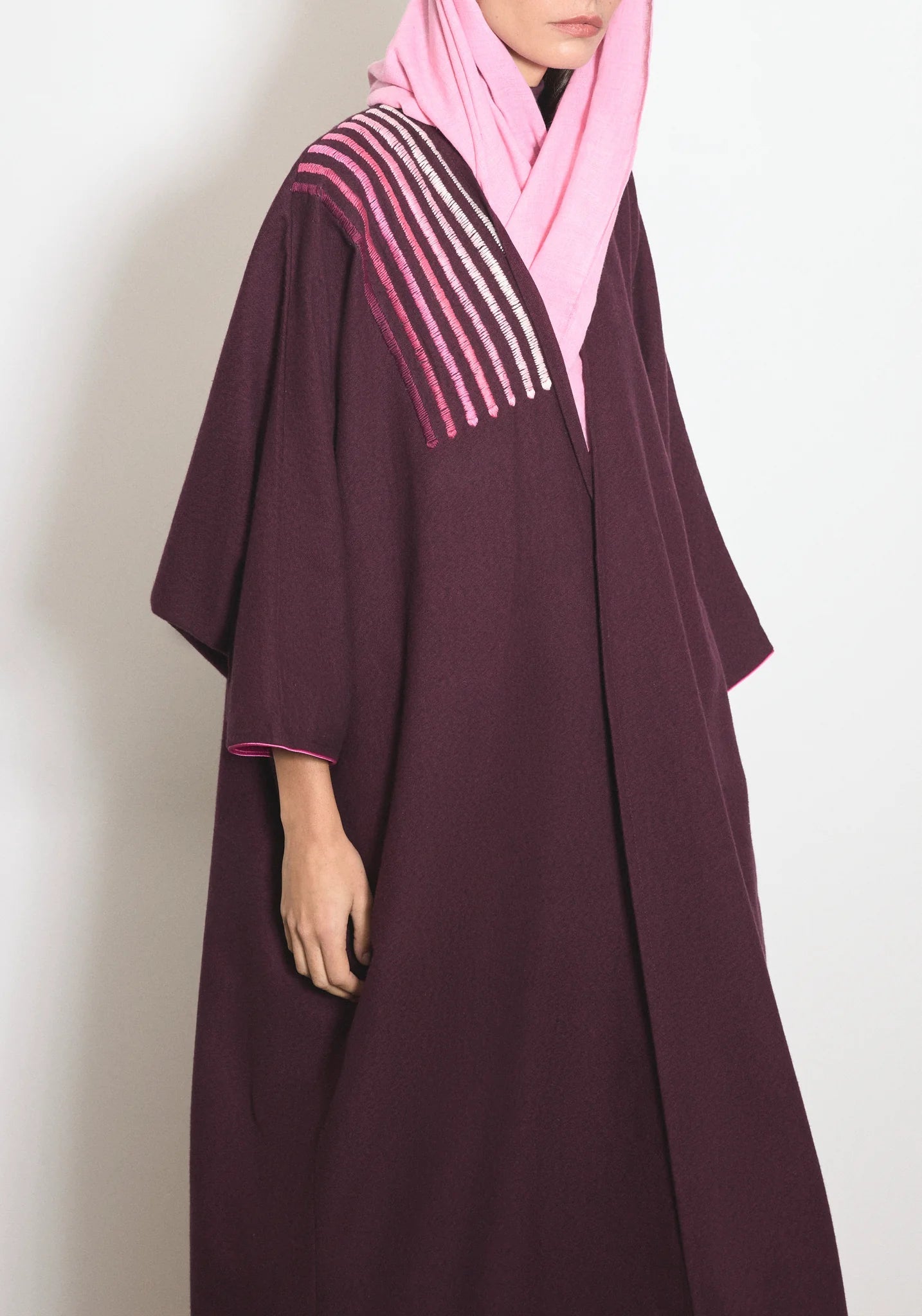 WOOL ABAYA - M - NORA AL SHAIKH - MIRA Y MANO