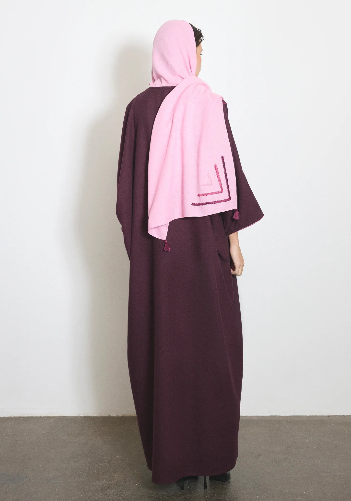 WOOL ABAYA - M - NORA AL SHAIKH - MIRA Y MANO