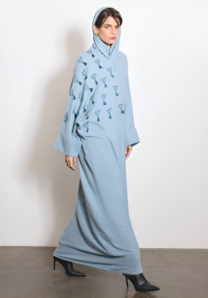 WOOL TRIANGLE - BL ABAYA - NORA AL SHAIKH - MIRA Y MANO