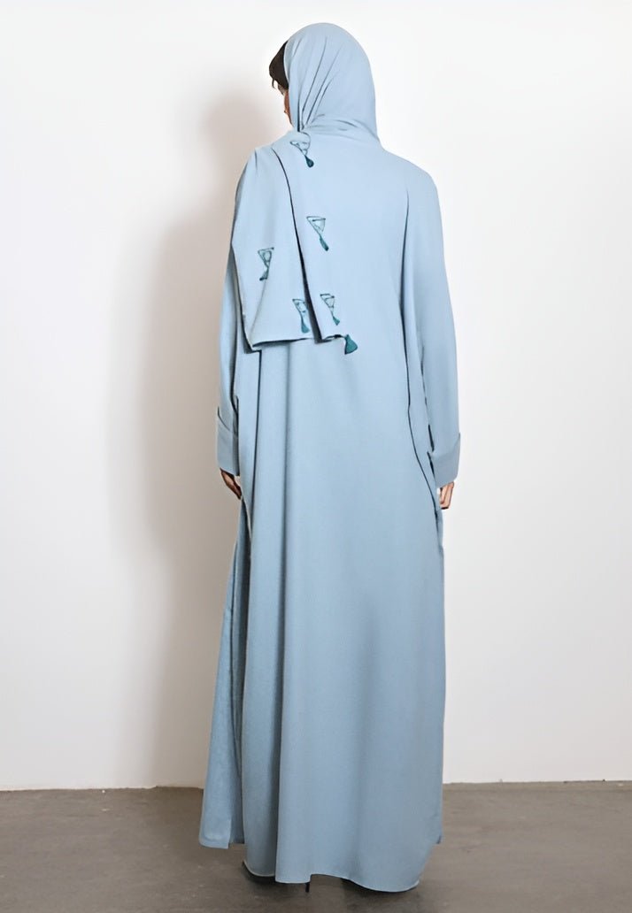 WOOL TRIANGLE - BL ABAYA - NORA AL SHAIKH - MIRA Y MANO