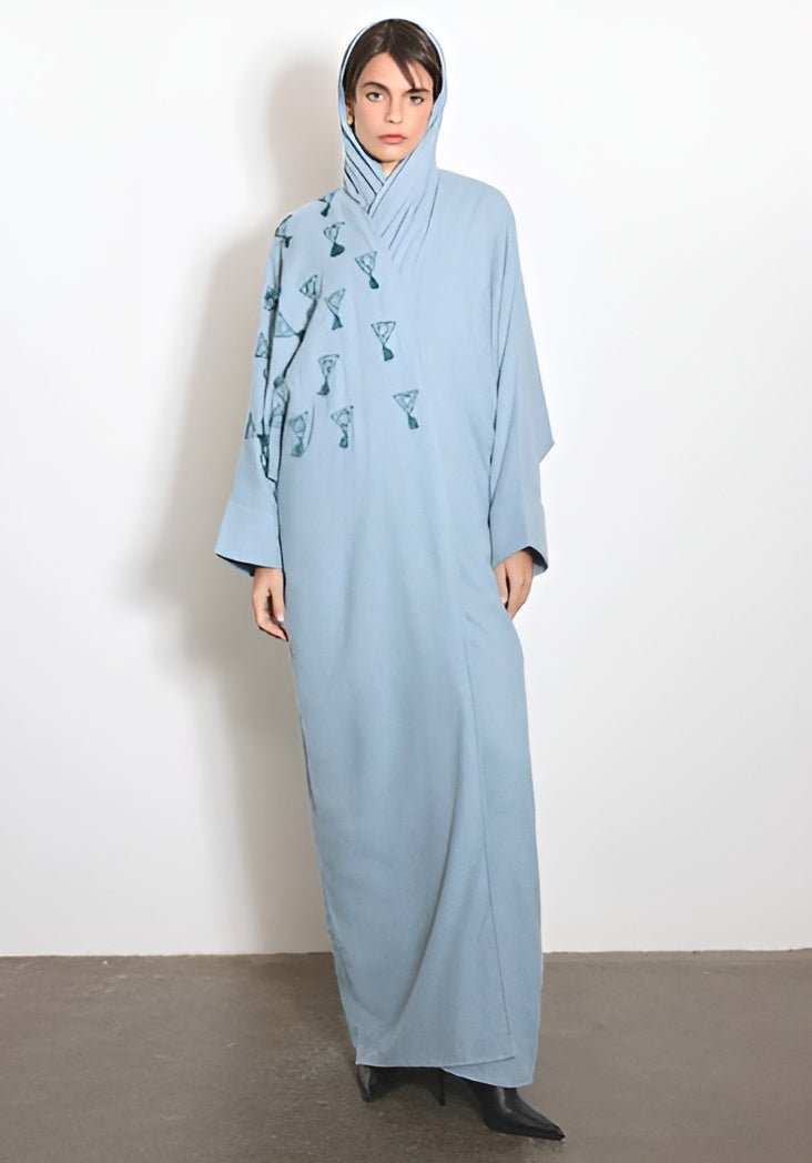 WOOL TRIANGLE - BL ABAYA - NORA AL SHAIKH - MIRA Y MANO