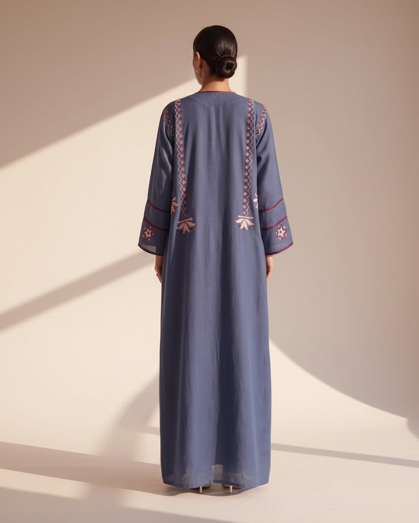 NF-AB-JADEELAH BL ABAYA - NOUF FETAIHI - MIRA Y MANO
