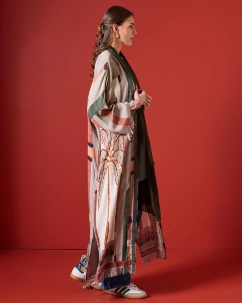 NF - K25 - DIRAH ABAYA - NOUF FETAIHI - MIRA Y MANO