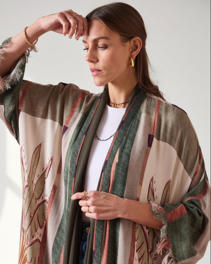 NF - K25 - DIRAH ABAYA - NOUF FETAIHI - MIRA Y MANO