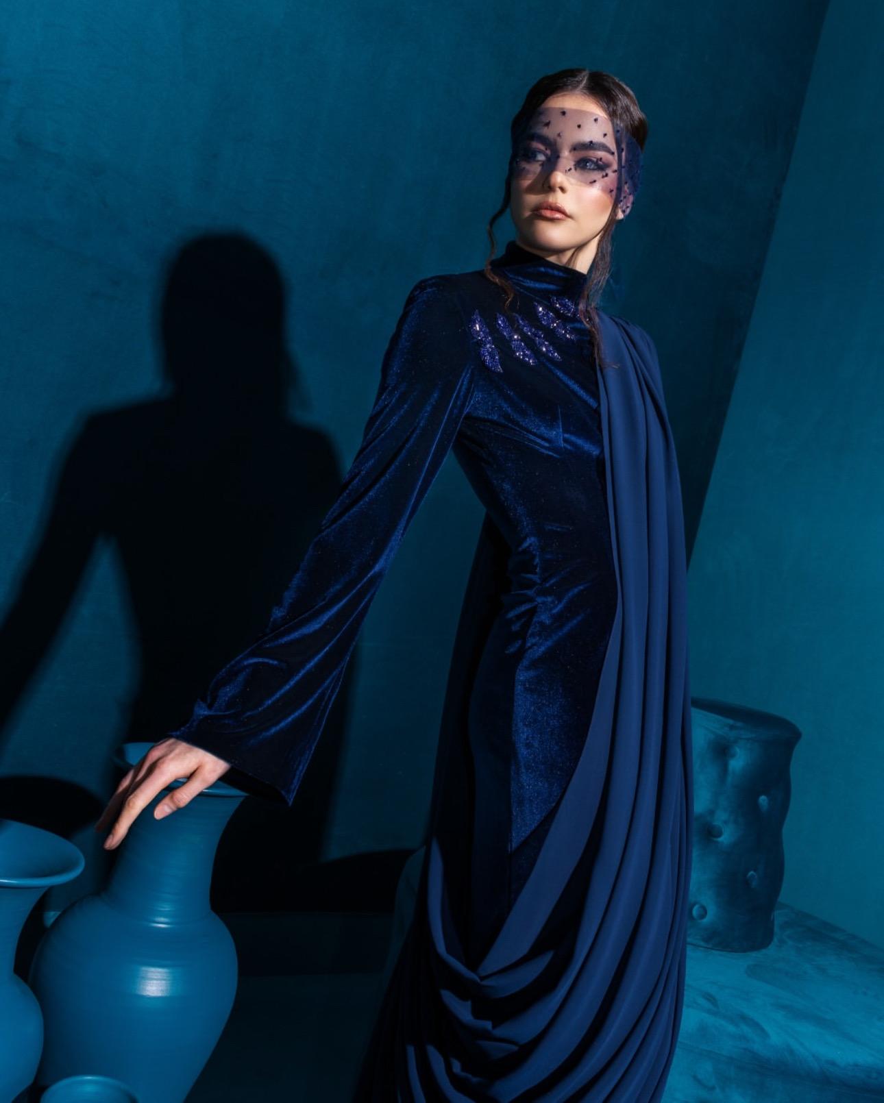 RMD25 - 5 - M BLUE DRESS - NOUR ABDUL - MIRA Y MANO