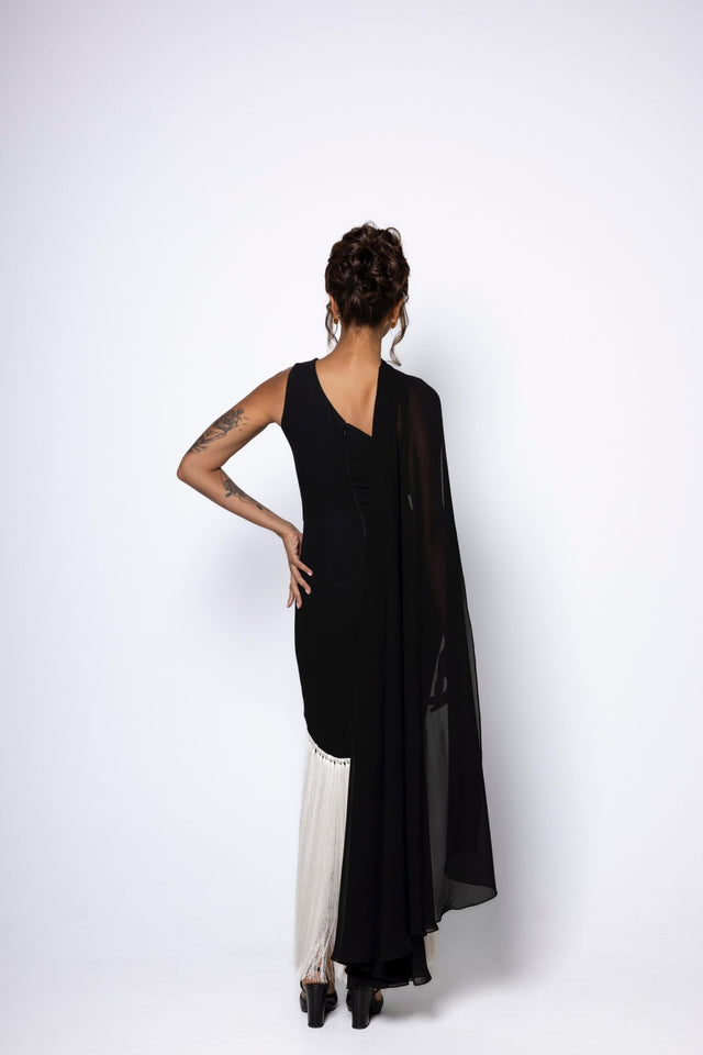 WW - VA - BLK DRESS - NOUR ABDUL - MIRA Y MANO