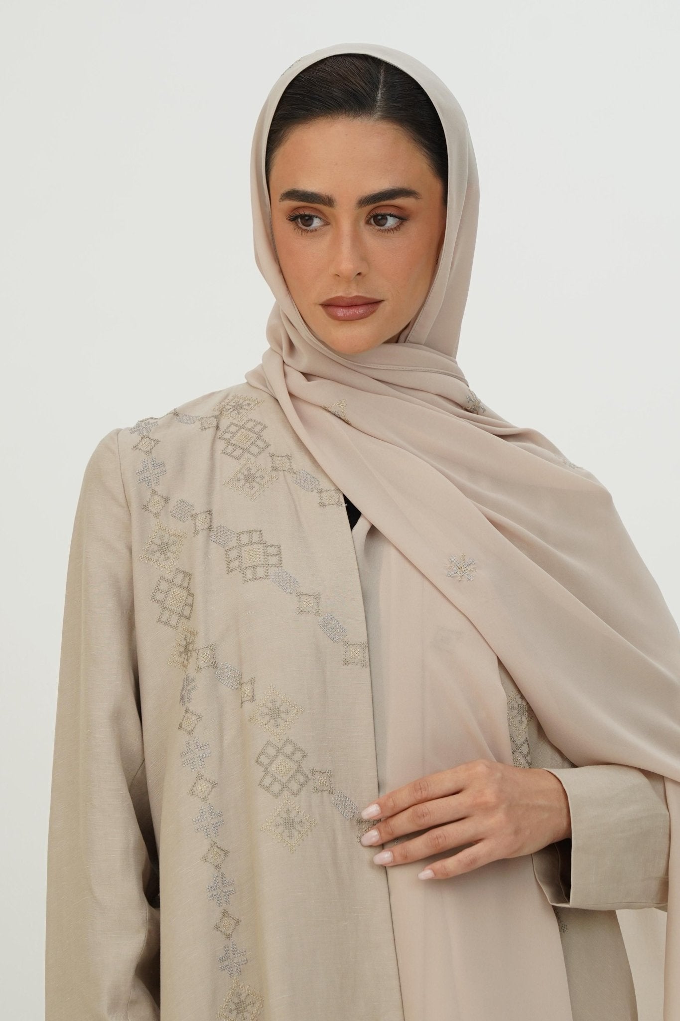 ST - 25300 - BE ABAYA - NOWAYER - MIRA Y MANO