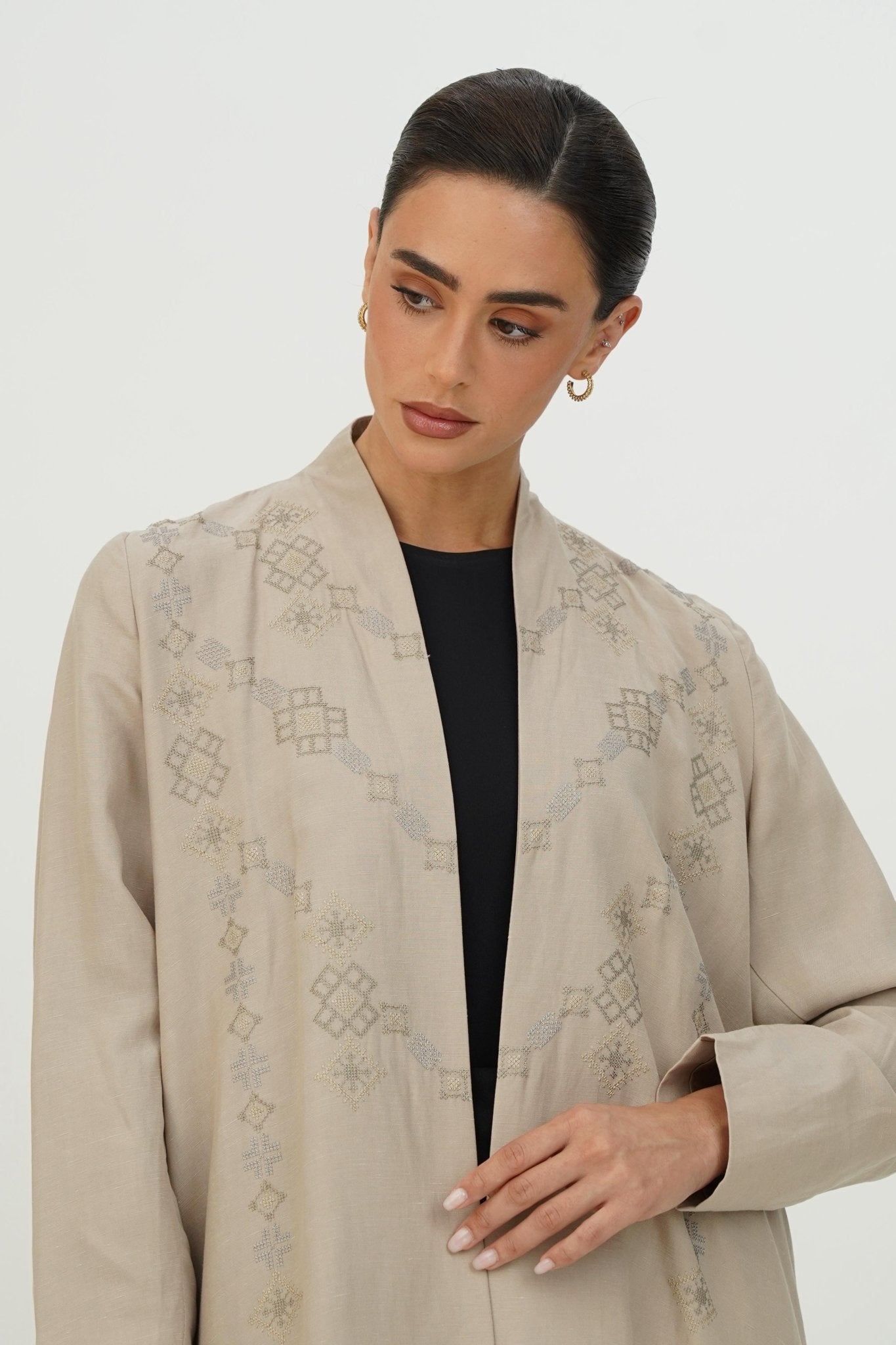 ST - 25300 - BE ABAYA - NOWAYER - MIRA Y MANO