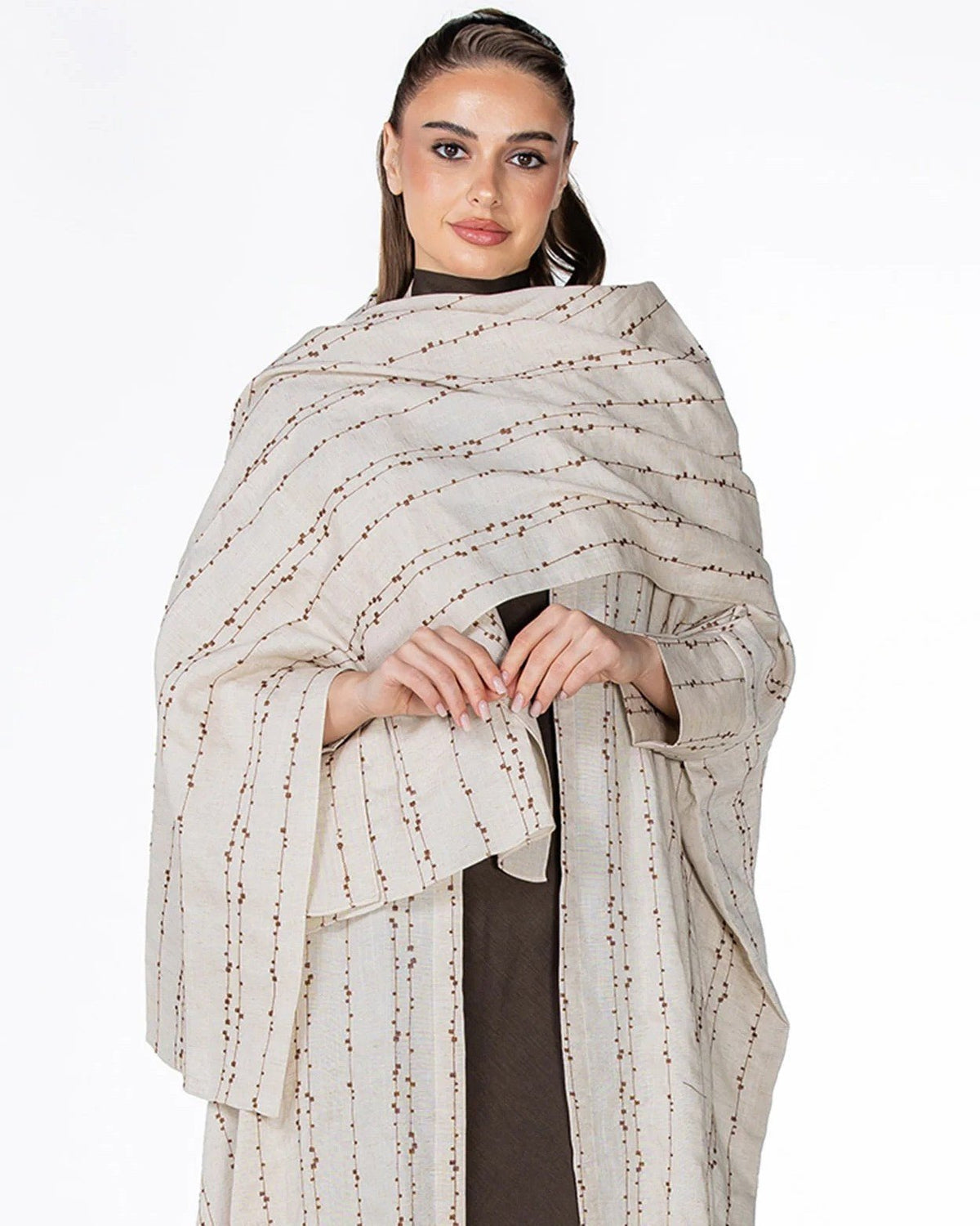 Almond Lux – عباية كتان بيج