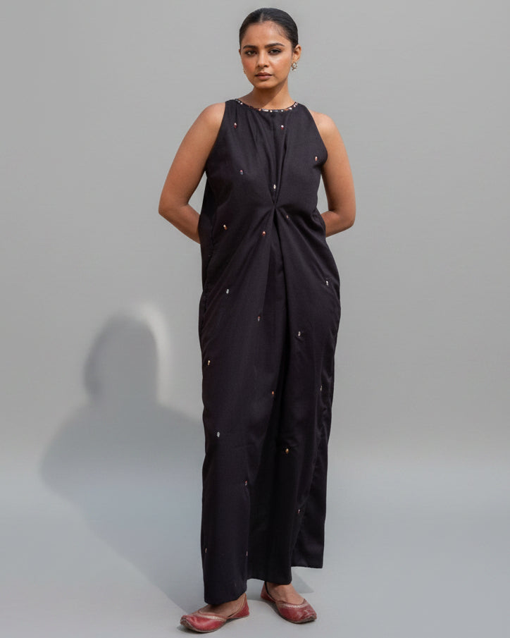 SYNTRA - BK DRESS - OUR DVE - MIRA Y MANO
