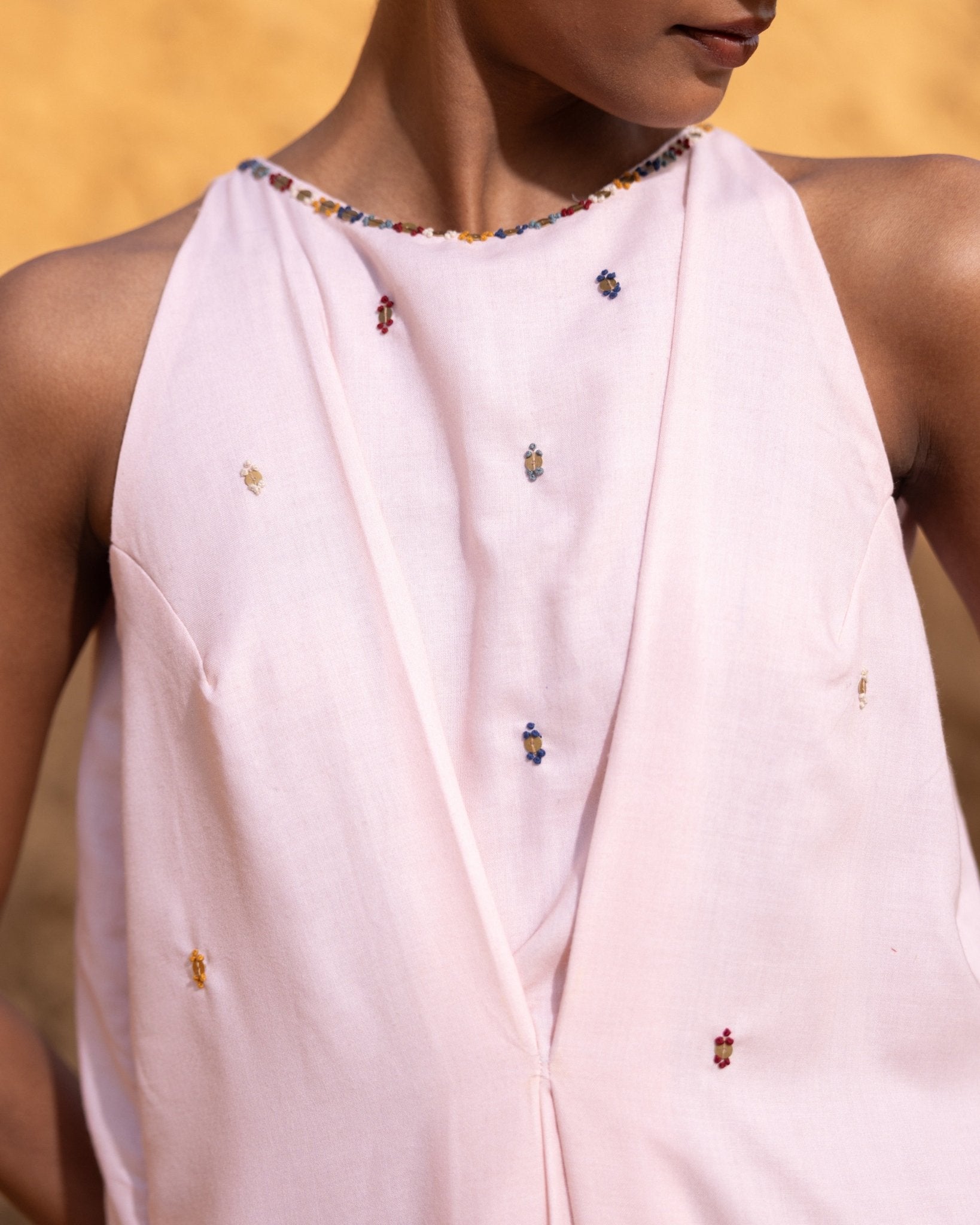 SYNTRA - MS DRESS - OUR DVE - MIRA Y MANO