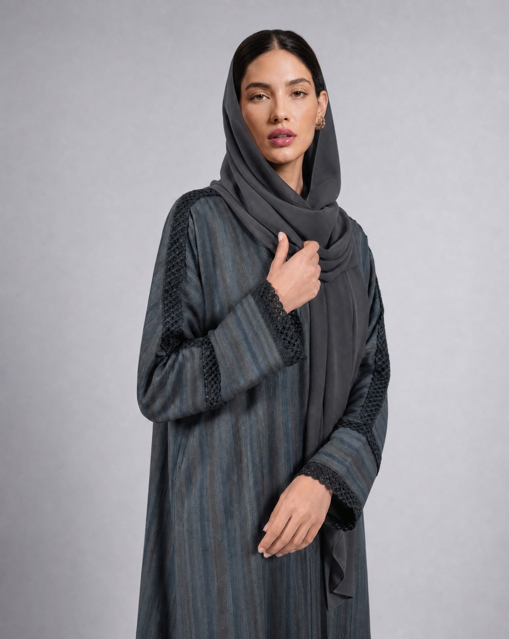 340135-GY ABAYA - PEARL COLLECTION - MIRA Y MANO