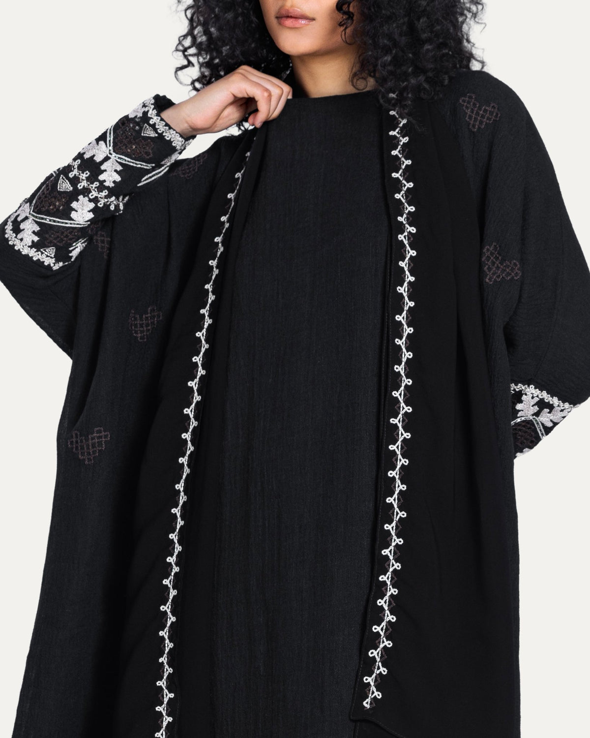 PEC 340098 – عباية كتان سوداء – صورة المنتج 3