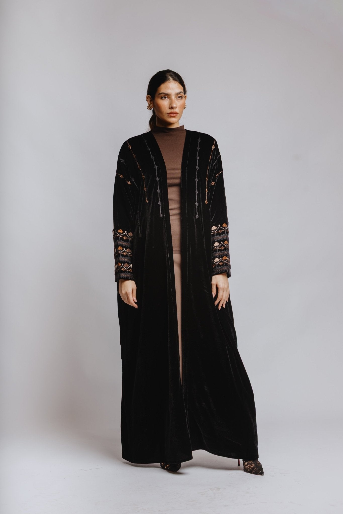 PEC 780023 ABAYA - PEARL COLLECTION - MIRA Y MANO