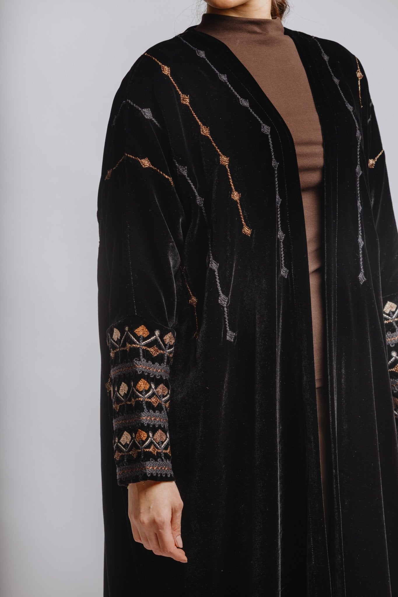 PEC 780023 ABAYA - PEARL COLLECTION - MIRA Y MANO