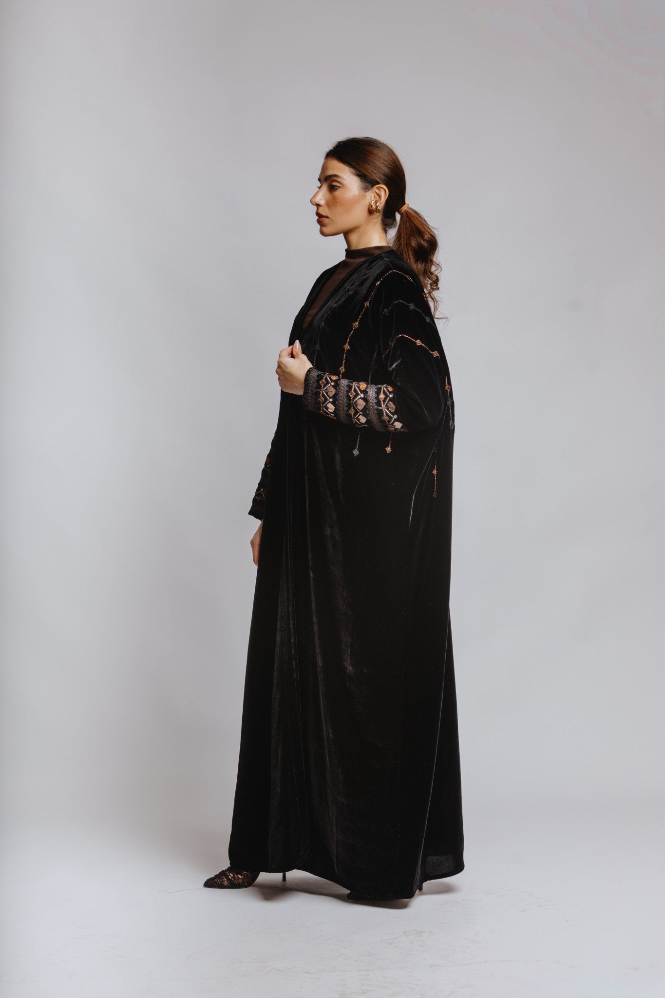 PEC 780023 ABAYA - PEARL COLLECTION - MIRA Y MANO