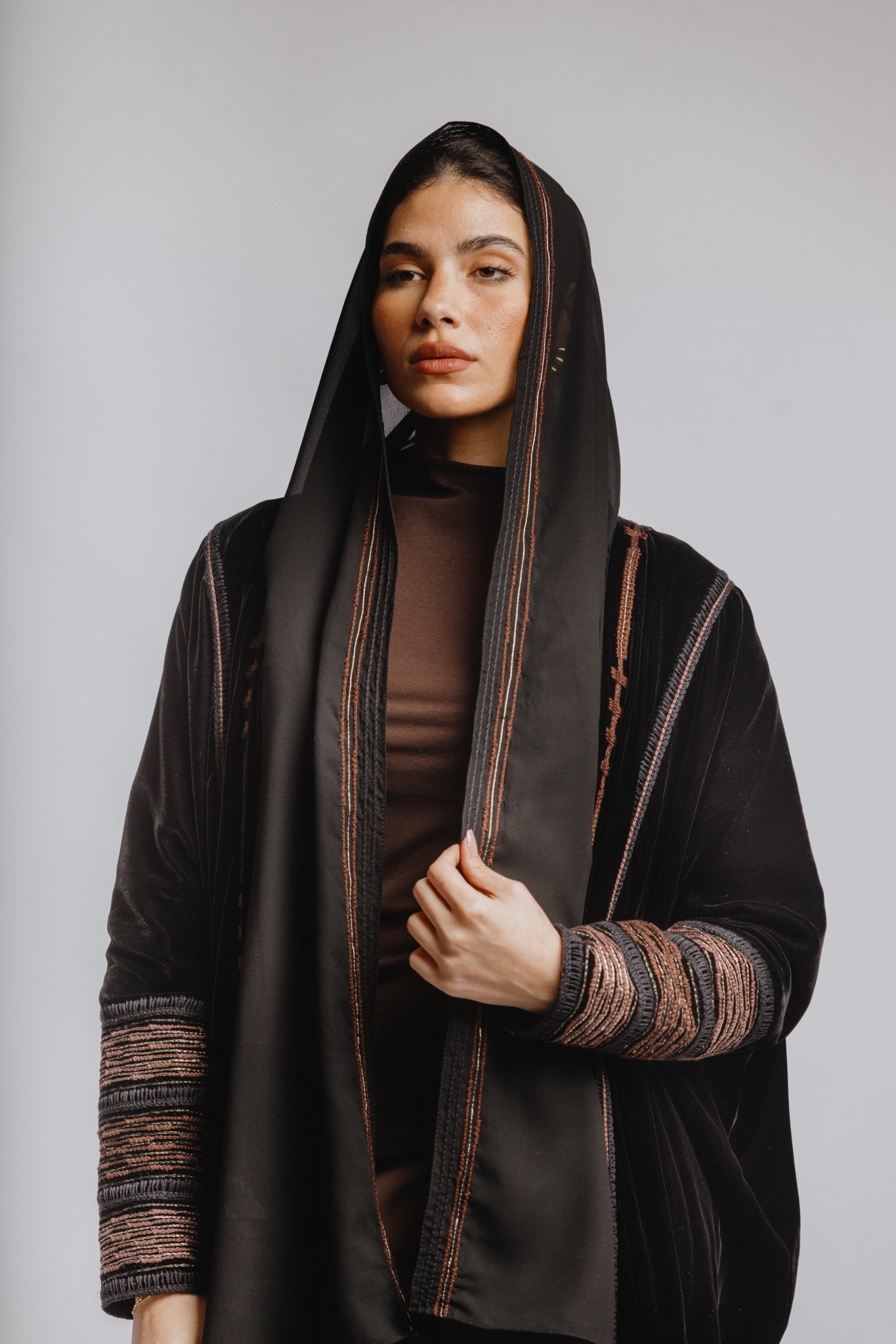 PEC 780024 ABAYA - PEARL COLLECTION - MIRA Y MANO