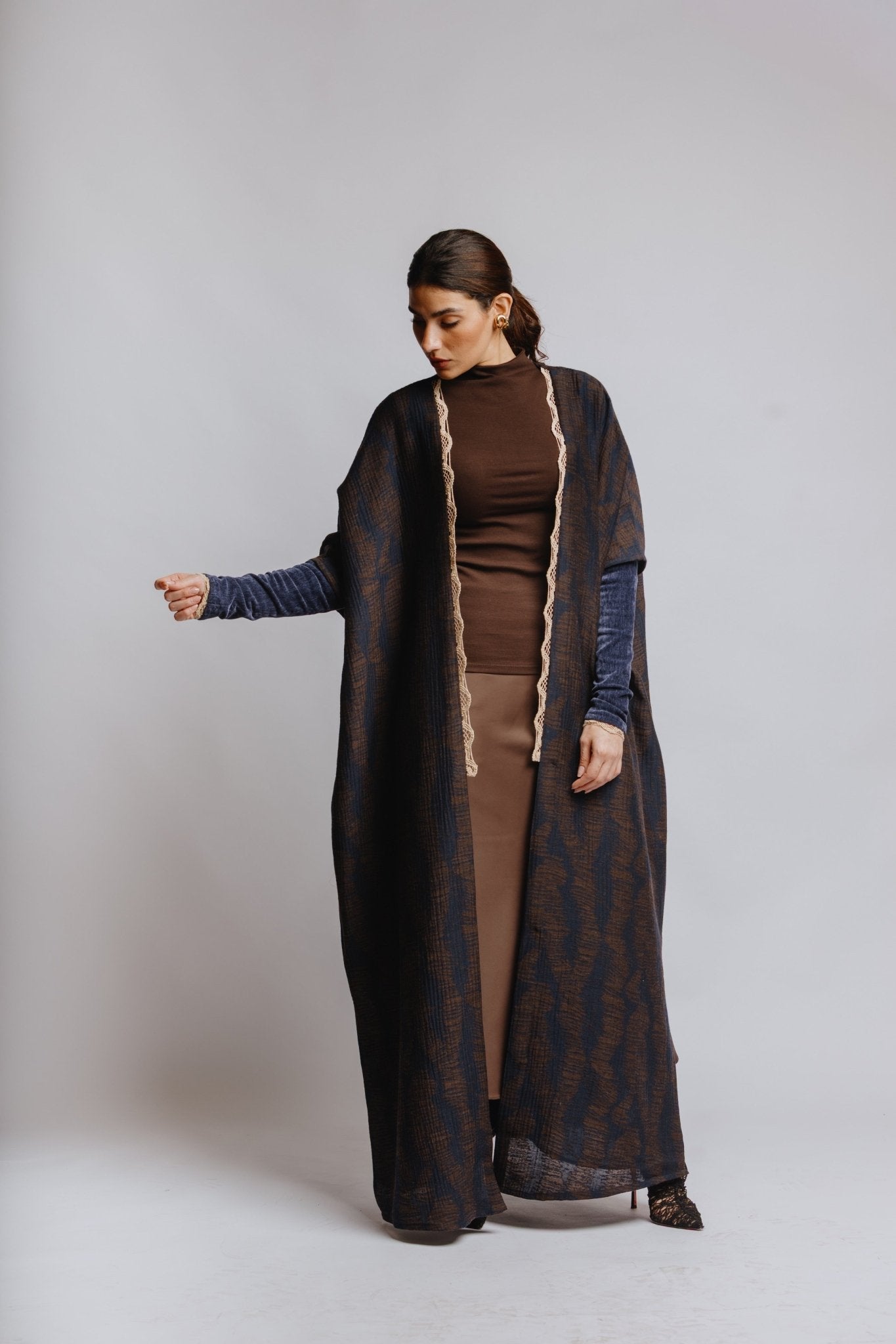 PEC 780027 ABAYA - PEARL COLLECTION - MIRA Y MANO