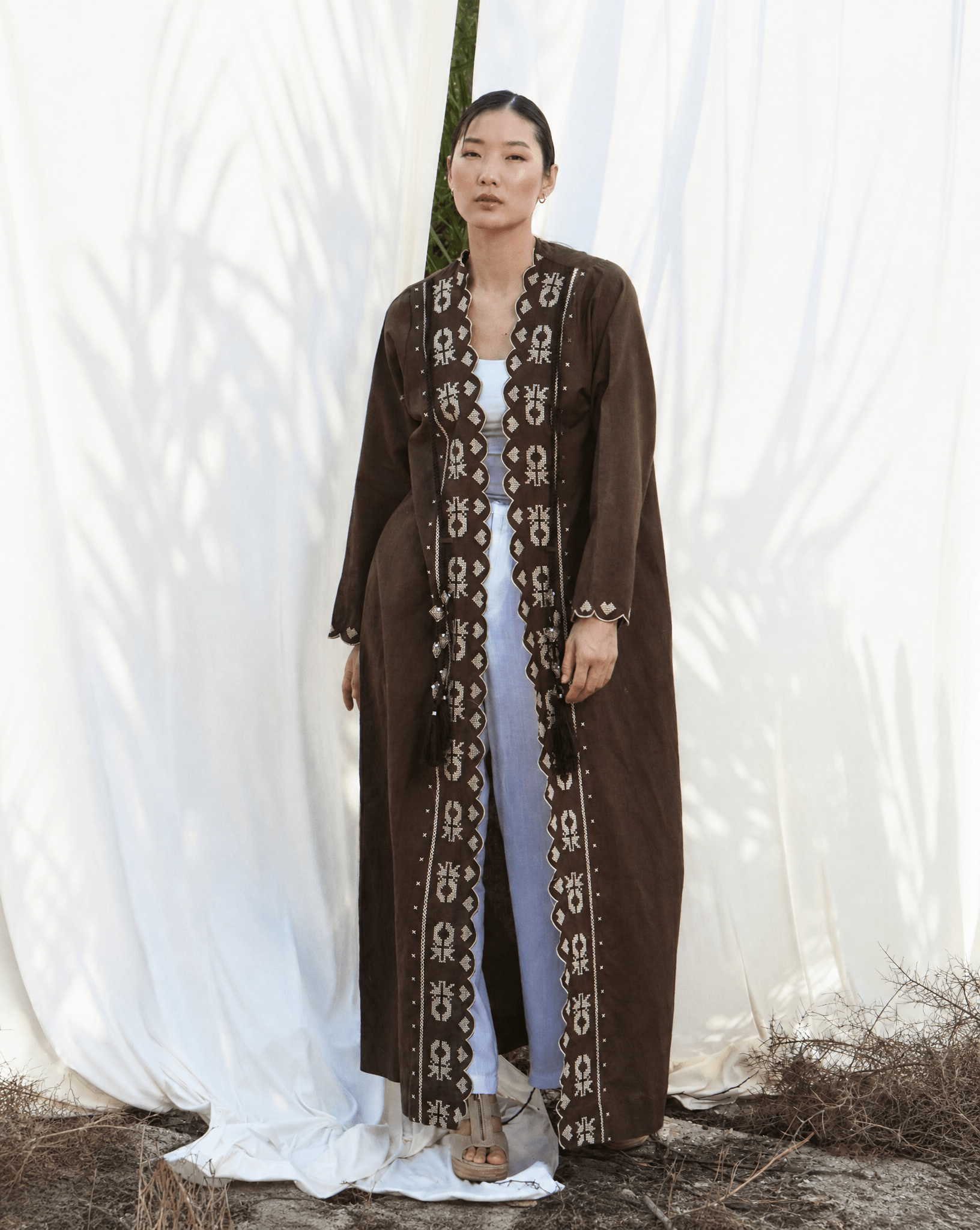 ALEXIS - BR ABAYA - PRIVILEGE OFFICIAL - MIRA Y MANO