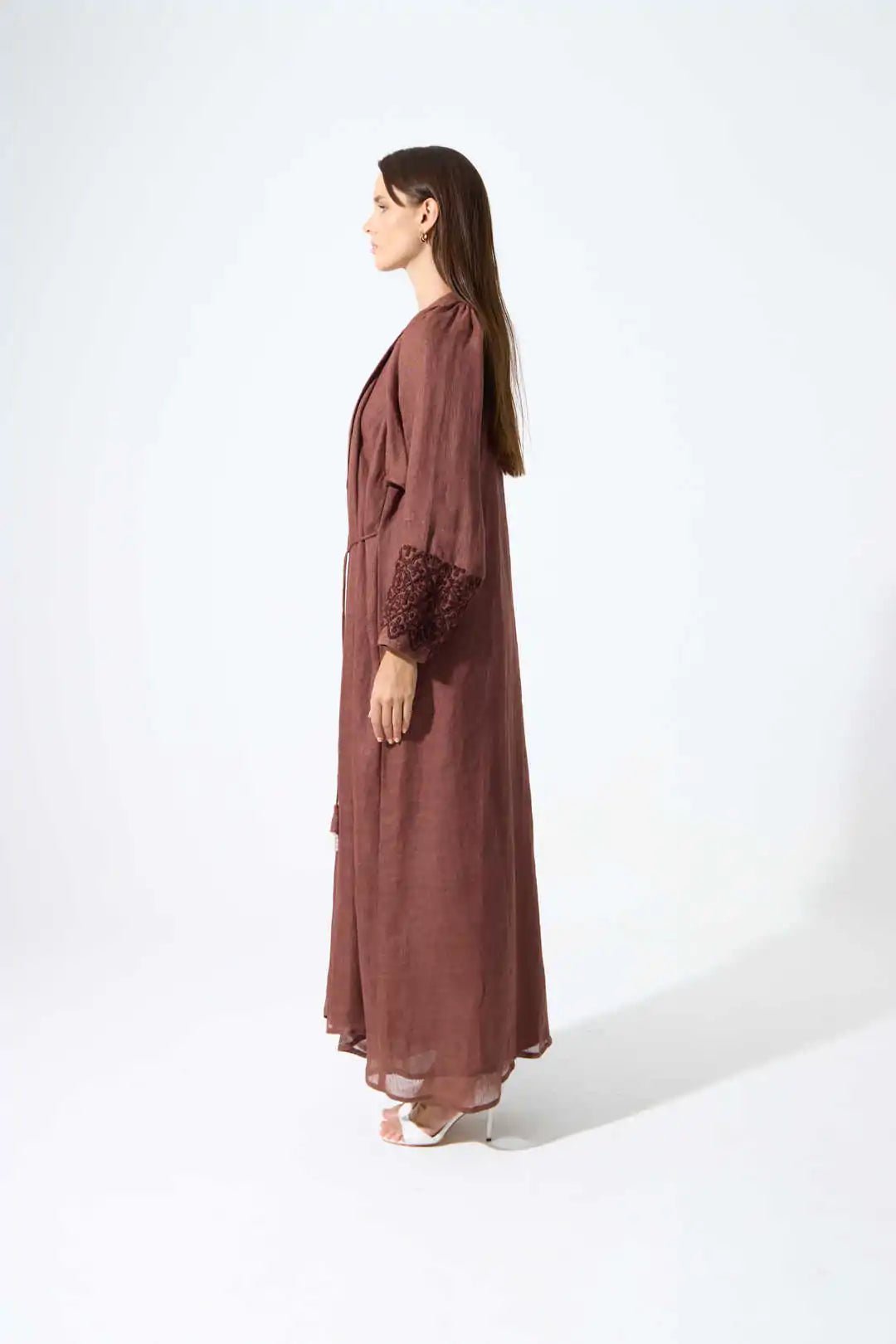 KHAITE - IR ABAYA - MIRA Y MANO