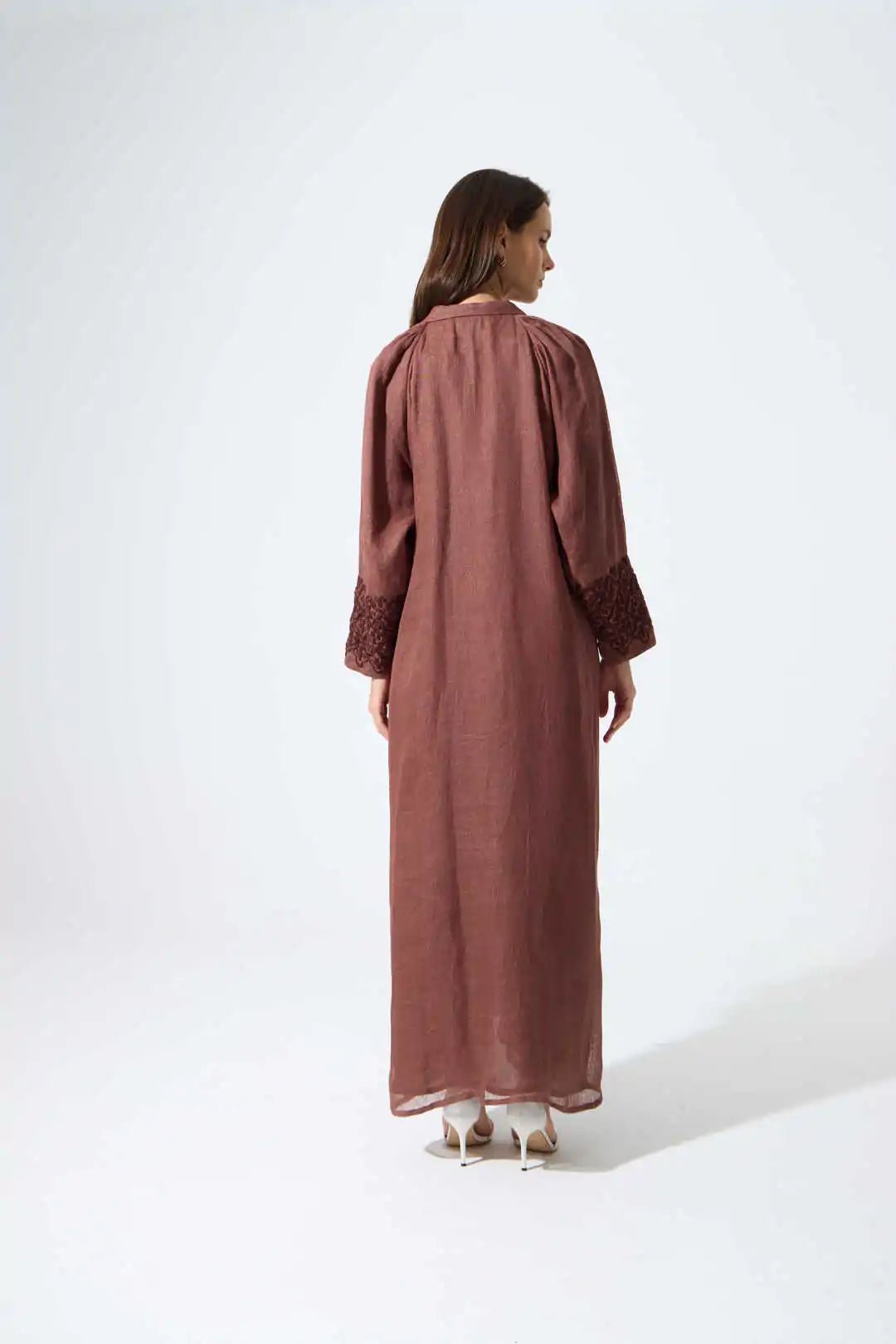 KHAITE - IR ABAYA - MIRA Y MANO