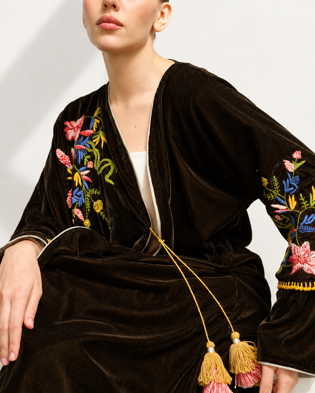 NOUSSA - BR ABAYA - PRIVILEGE OFFICIAL - MIRA Y MANO