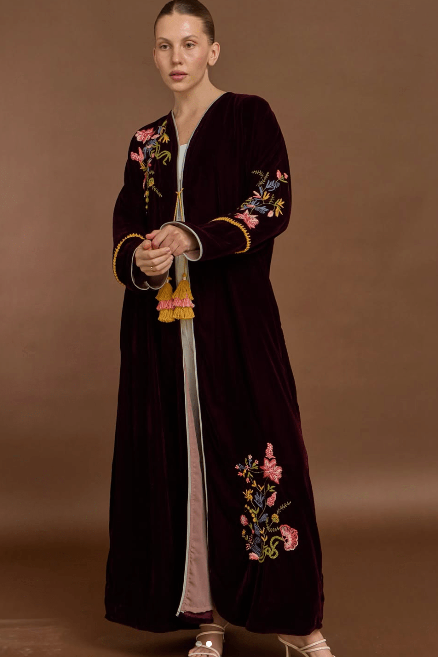 NOUSSA - MR ABAYA - PRIVILEGE OFFICIAL - MIRA Y MANO