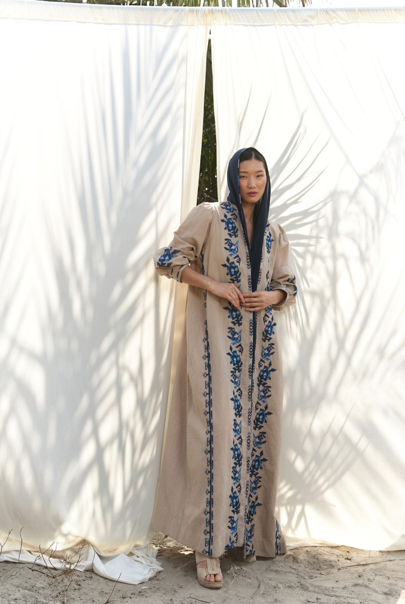 SIENNA ABAYA - PRIVILEGE OFFICIAL - MIRA Y MANO