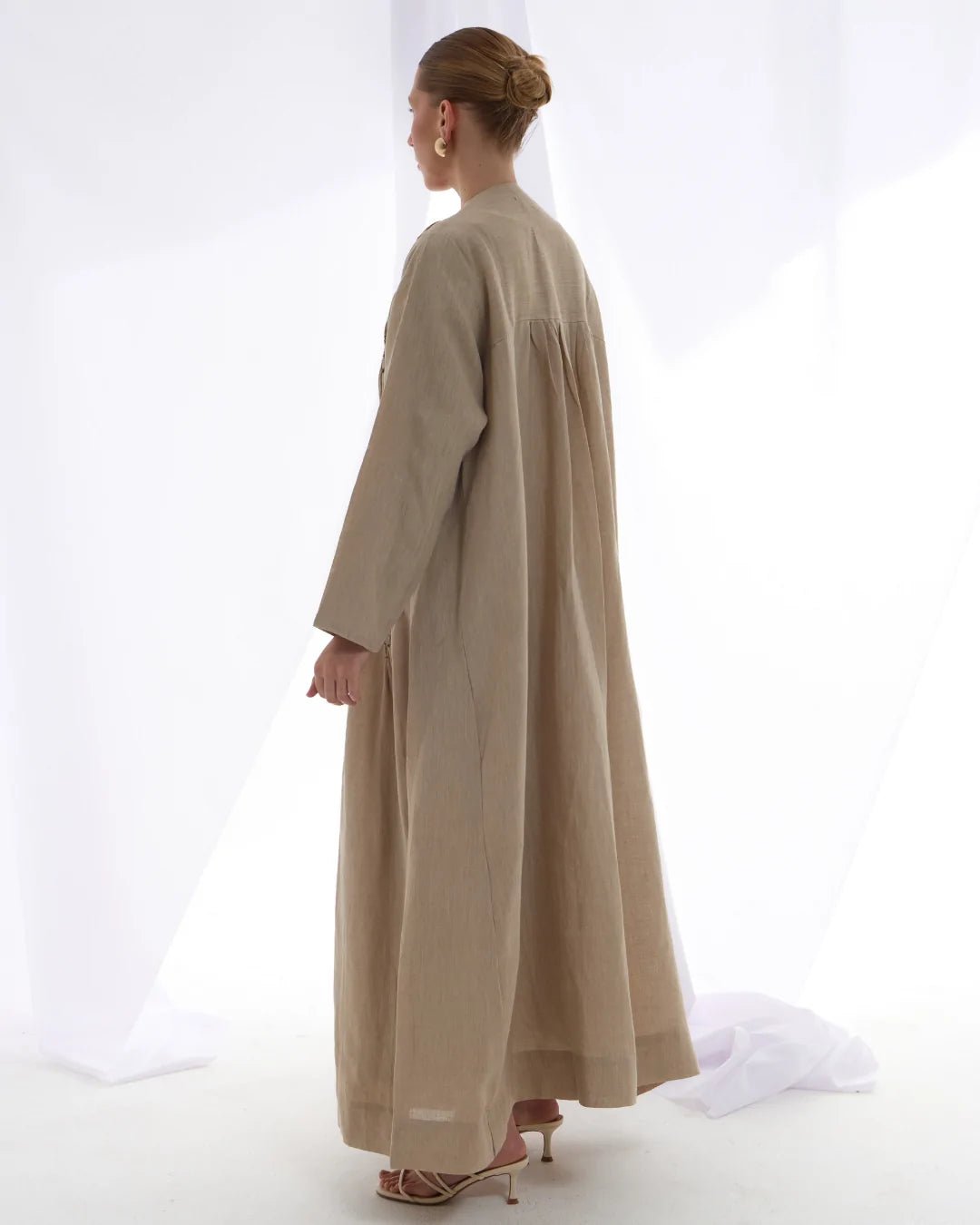 SMOCKED - BE ABAYA - PRIVILEGE OFFICIAL - MIRA Y MANO