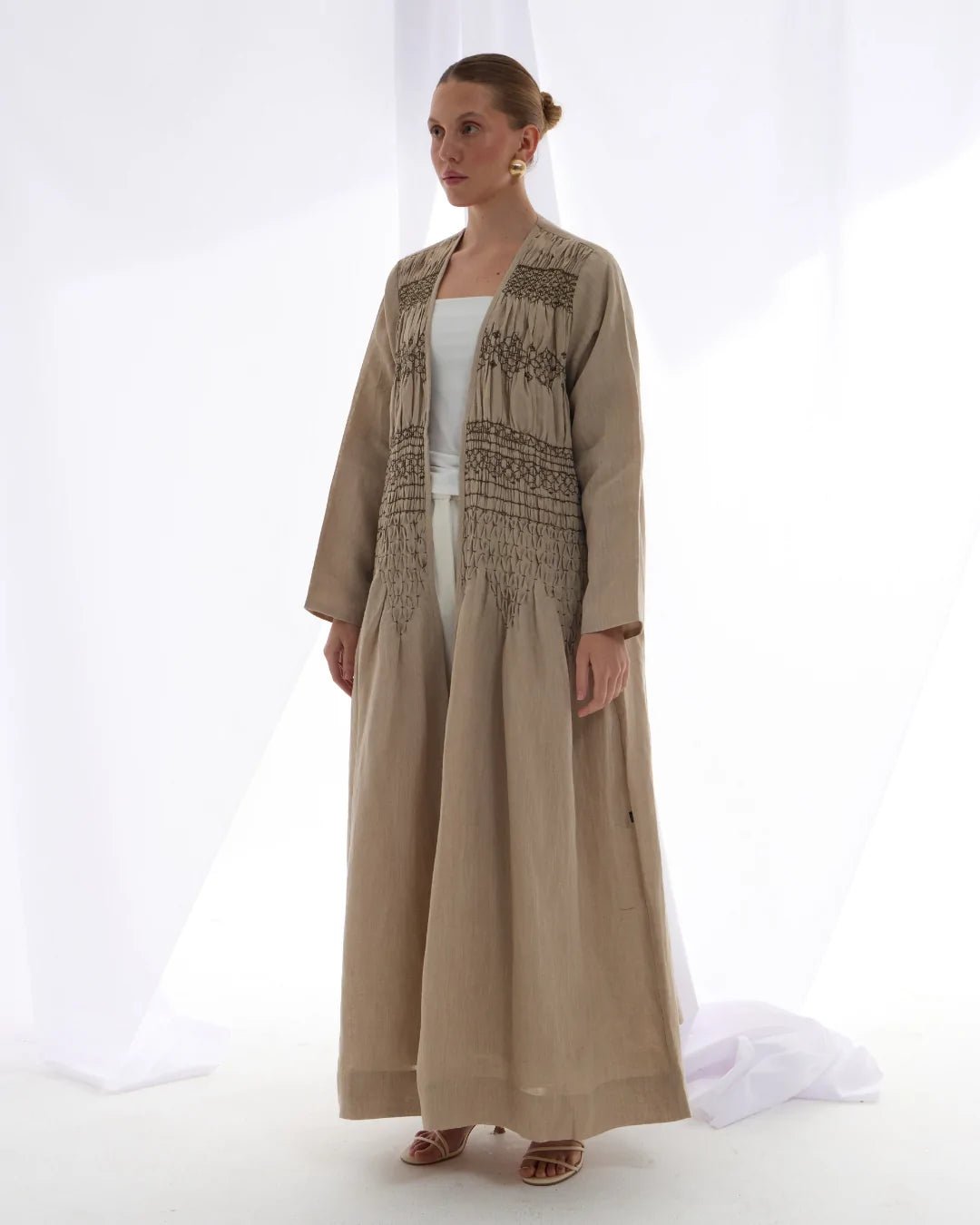 SMOCKED - BE ABAYA - PRIVILEGE OFFICIAL - MIRA Y MANO