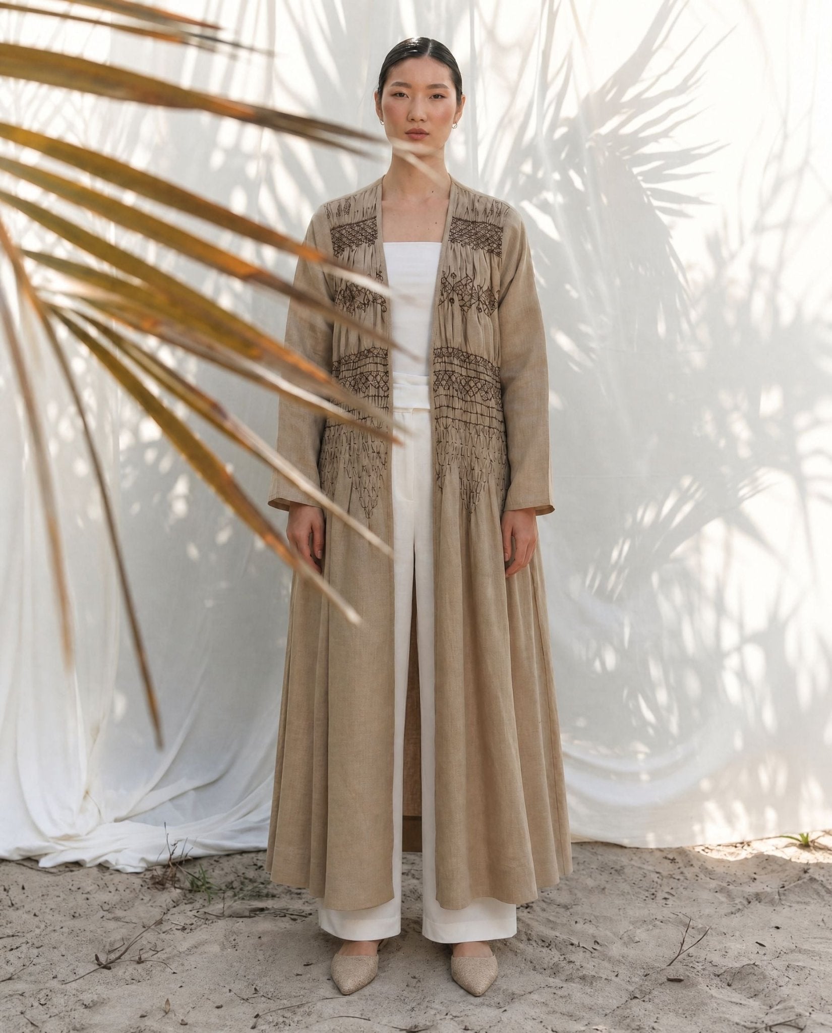 SMOCKED IN BEIGE ABAYA - PRIVILEGE OFFICIAL - MIRA Y MANO