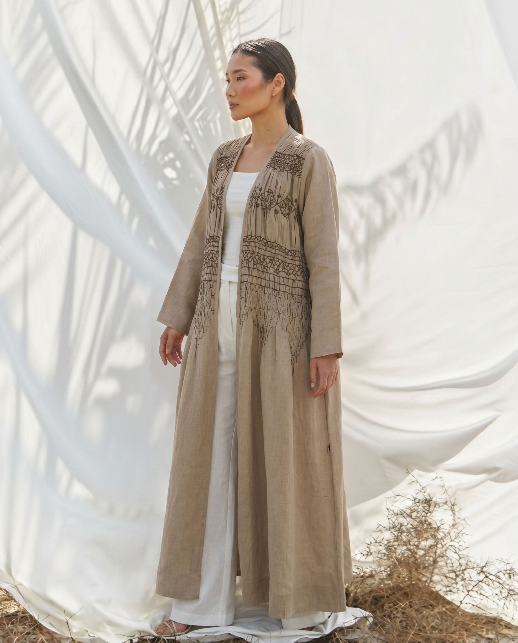 SMOCKED IN BEIGE ABAYA - PRIVILEGE OFFICIAL - MIRA Y MANO